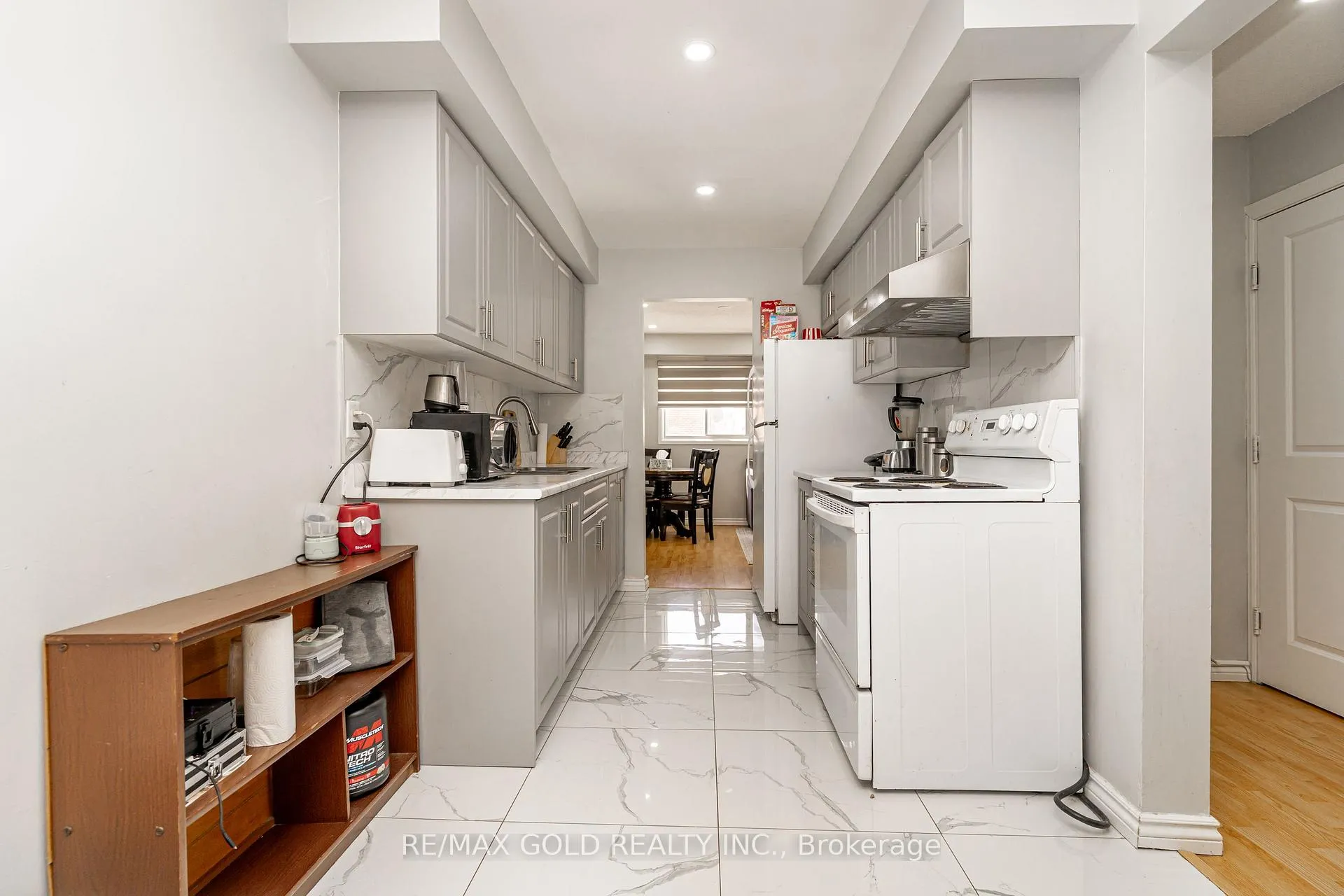 Photo 13 of 28 Silverstream Road, Brampton, Heart Lake West — HOMEH