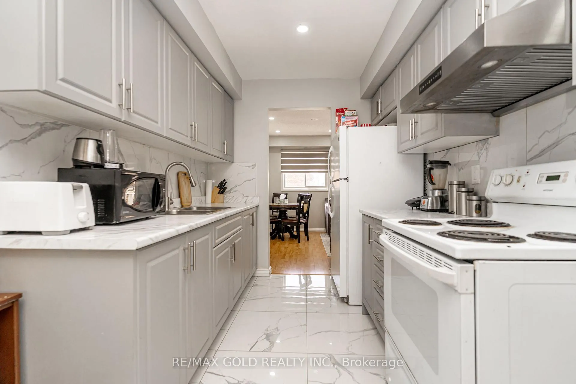 Photo 14 of 28 Silverstream Road, Brampton, Heart Lake West — HOMEH