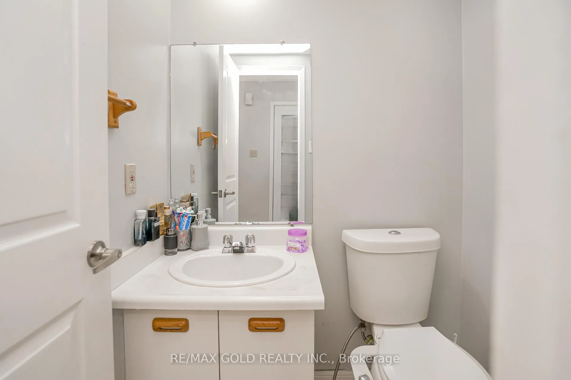 Photo 15 of 28 Silverstream Road, Brampton, Heart Lake West — HOMEH