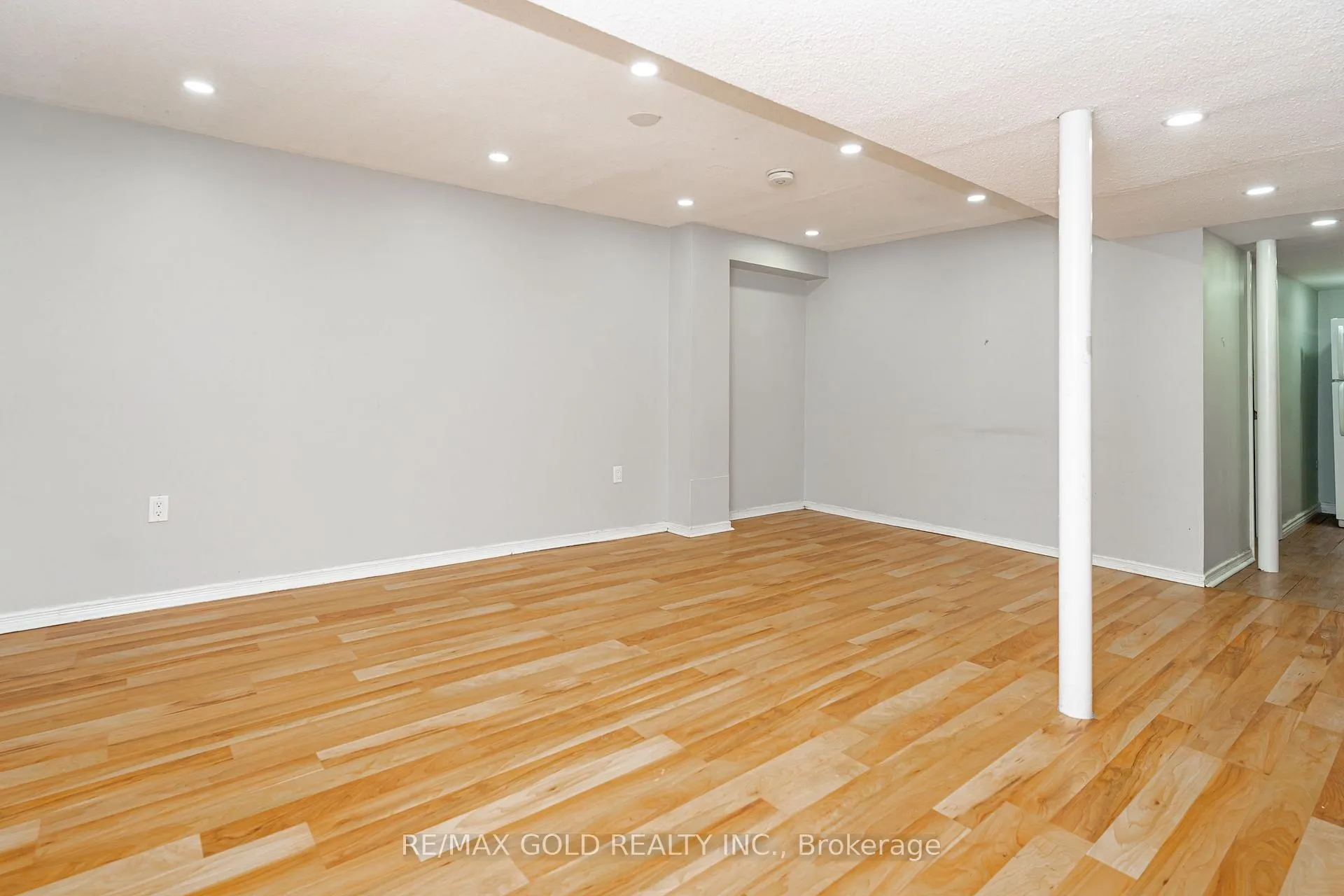 Photo 22 of 28 Silverstream Road, Brampton, Heart Lake West — HOMEH