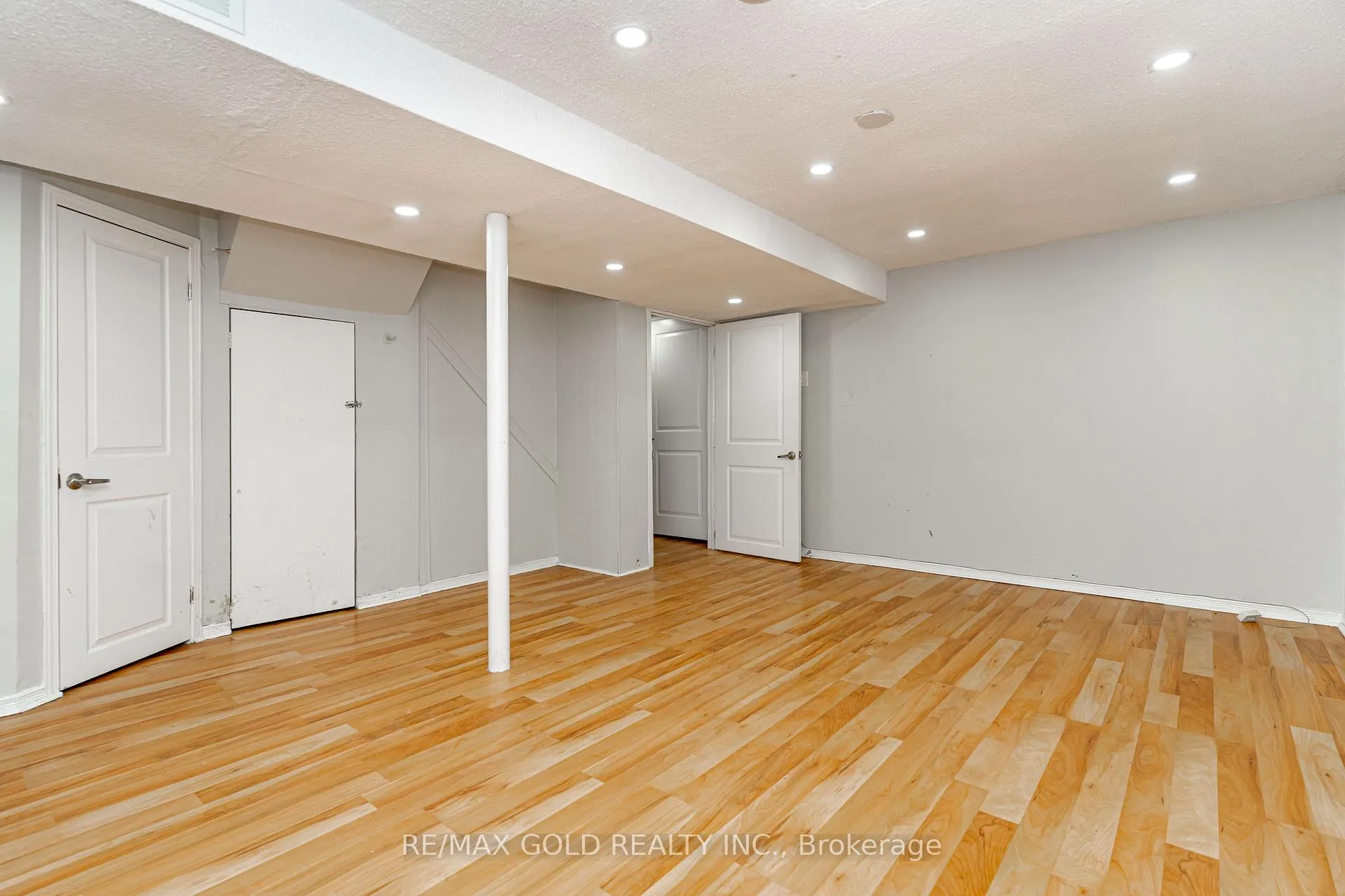 Photo 23 of 28 Silverstream Road, Brampton, Heart Lake West — HOMEH