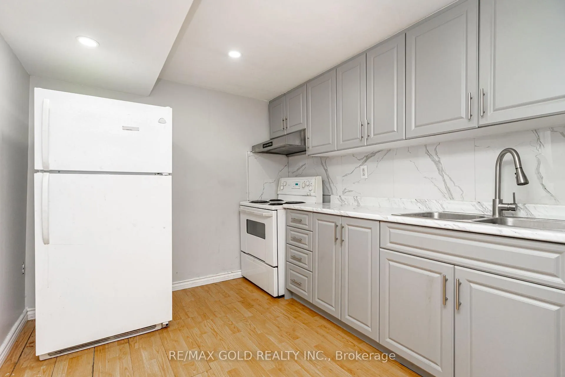 Photo 24 of 28 Silverstream Road, Brampton, Heart Lake West — HOMEH