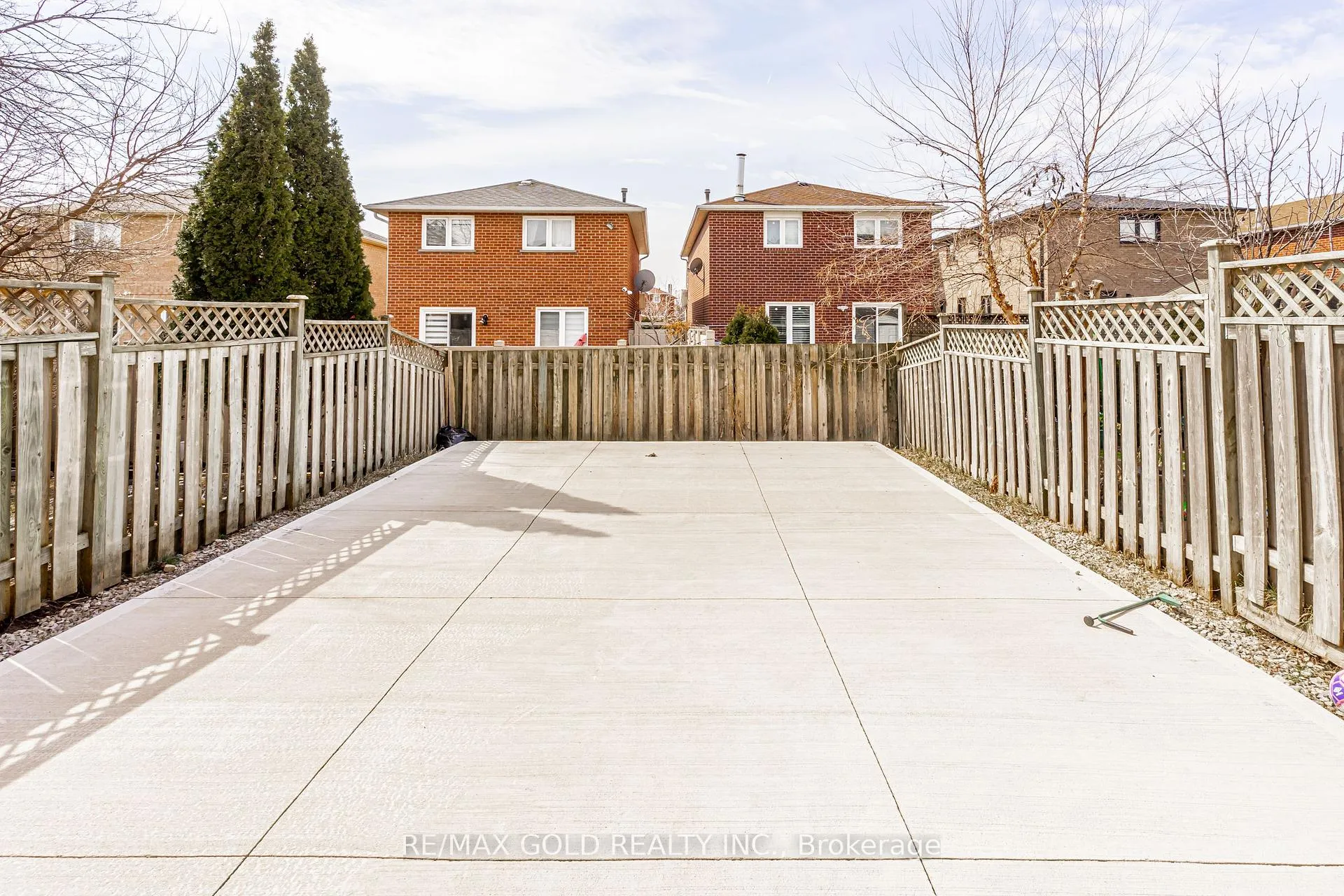 Photo 29 of 28 Silverstream Road, Brampton, Heart Lake West — HOMEH