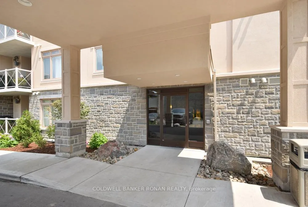 Photo 2 of Unit 401, 149 Church Street, King, Schomberg — HOMEH