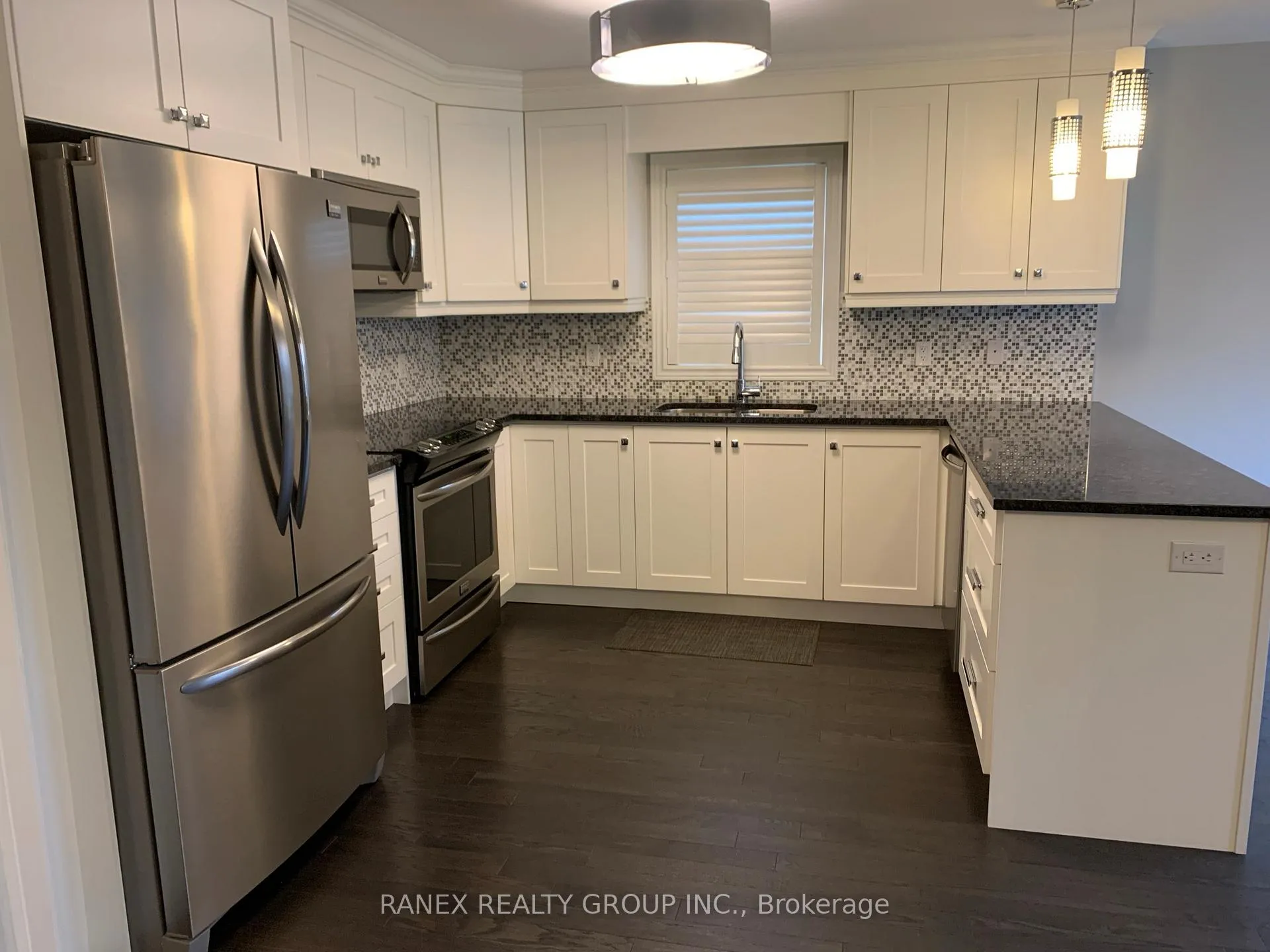 Photo 10 of 20 Muzzo Drive, Brampton, Sandringham-Wellington — HOMEH