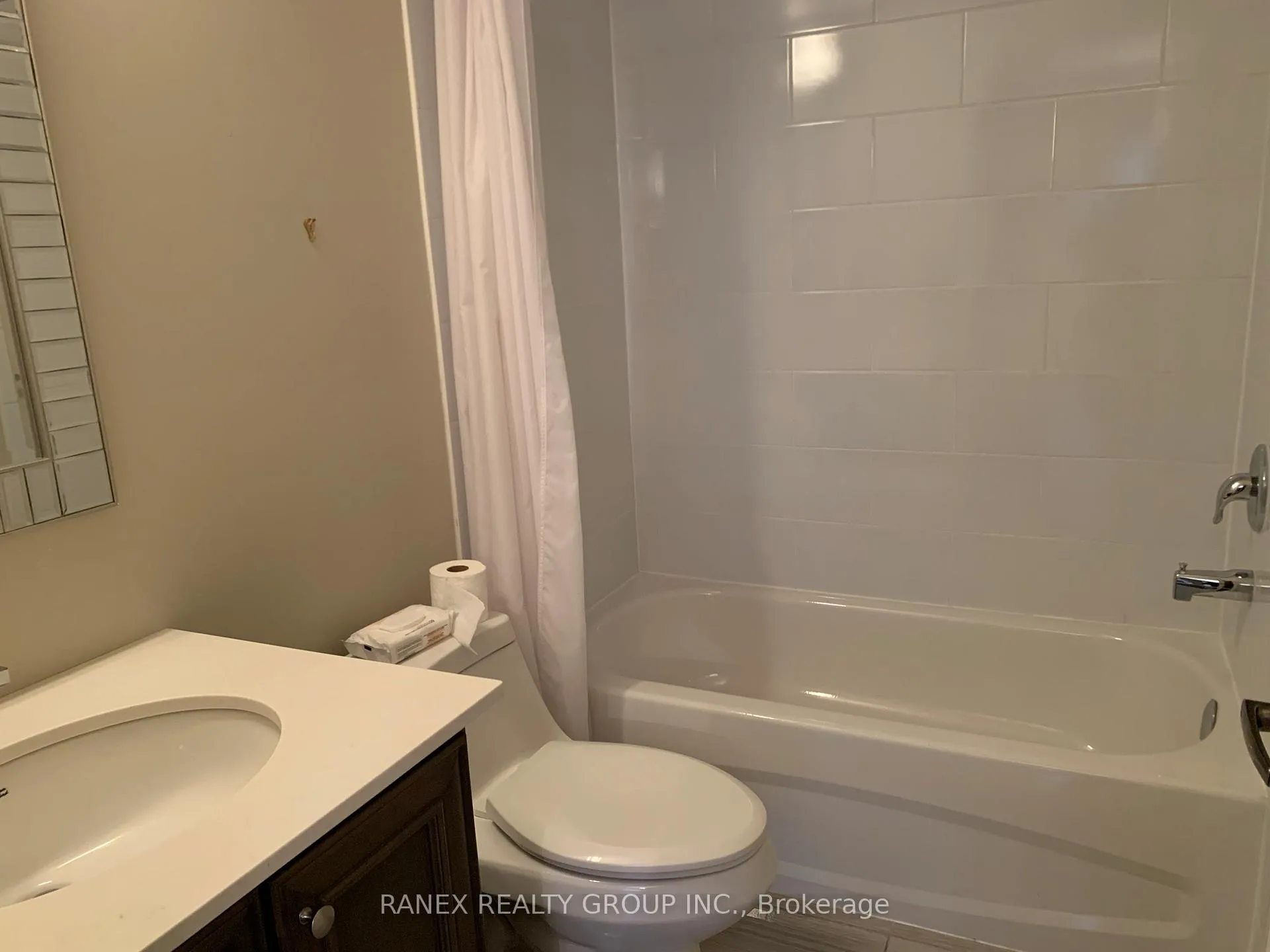 Photo 19 of 20 Muzzo Drive, Brampton, Sandringham-Wellington — HOMEH