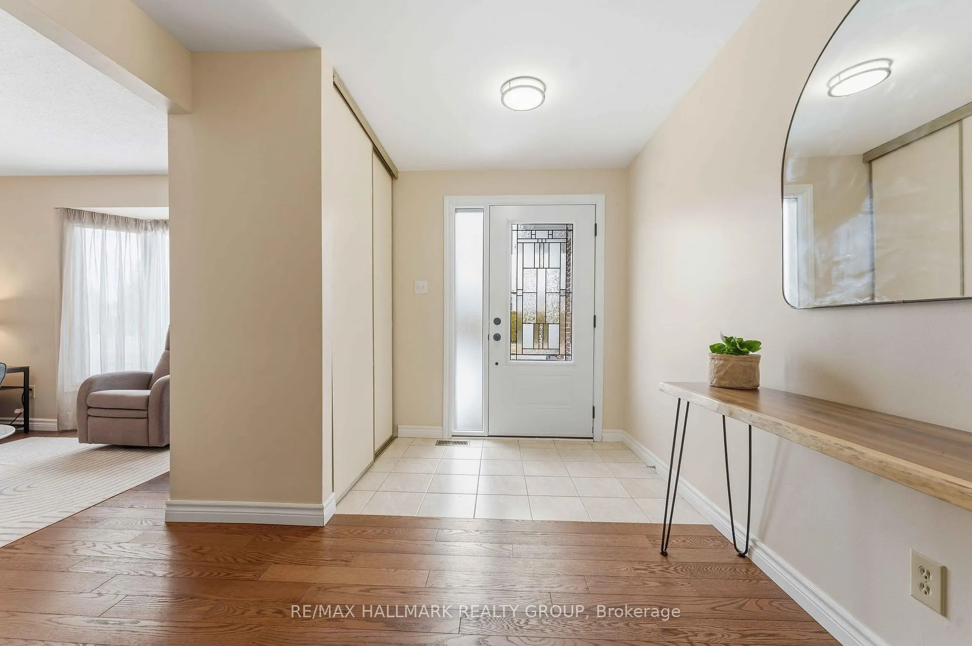 Photo 3 of 6033 Meadowglen Drive, Ottawa, Chapel Hill — HOMEH