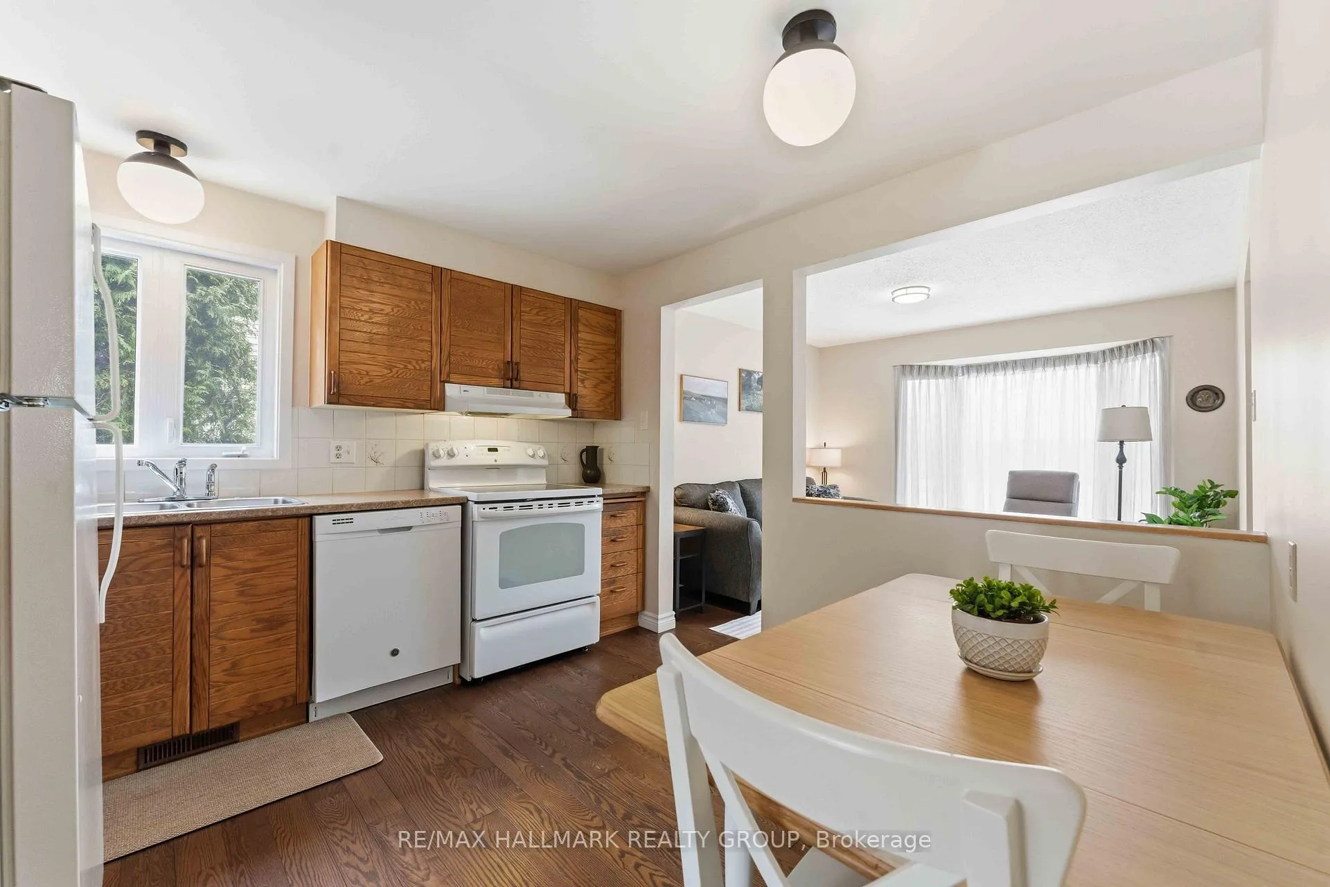 Photo 9 of 6033 Meadowglen Drive, Ottawa, Chapel Hill — HOMEH