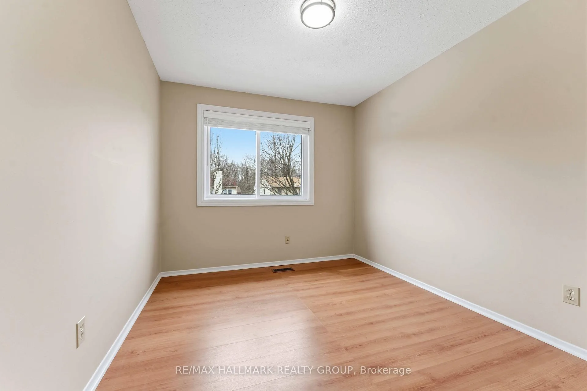 Photo 25 of 6033 Meadowglen Drive, Ottawa, Chapel Hill — HOMEH