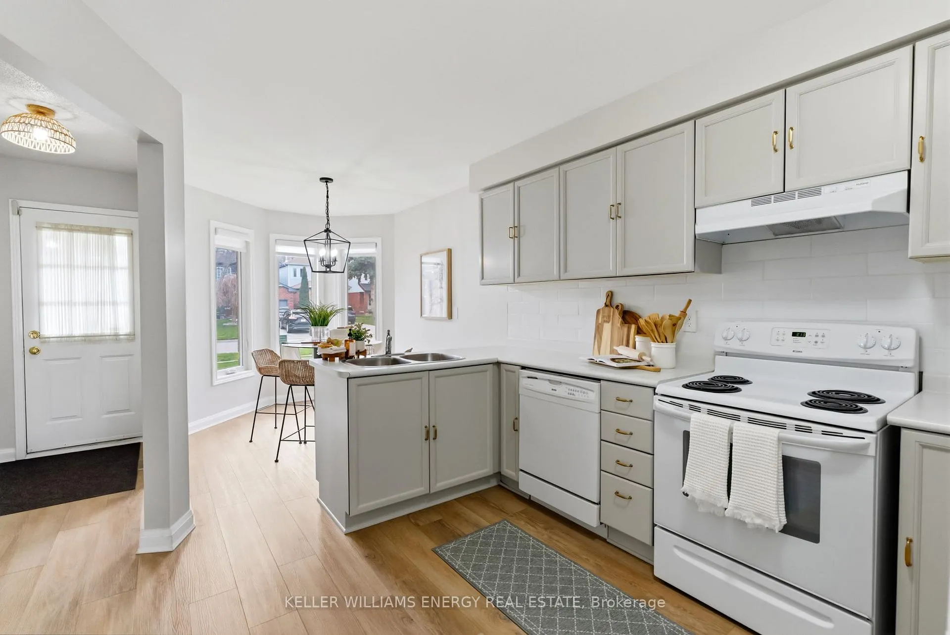 Photo 16 of 35 Teddington Crescent, Whitby, Pringle Creek — HOMEH