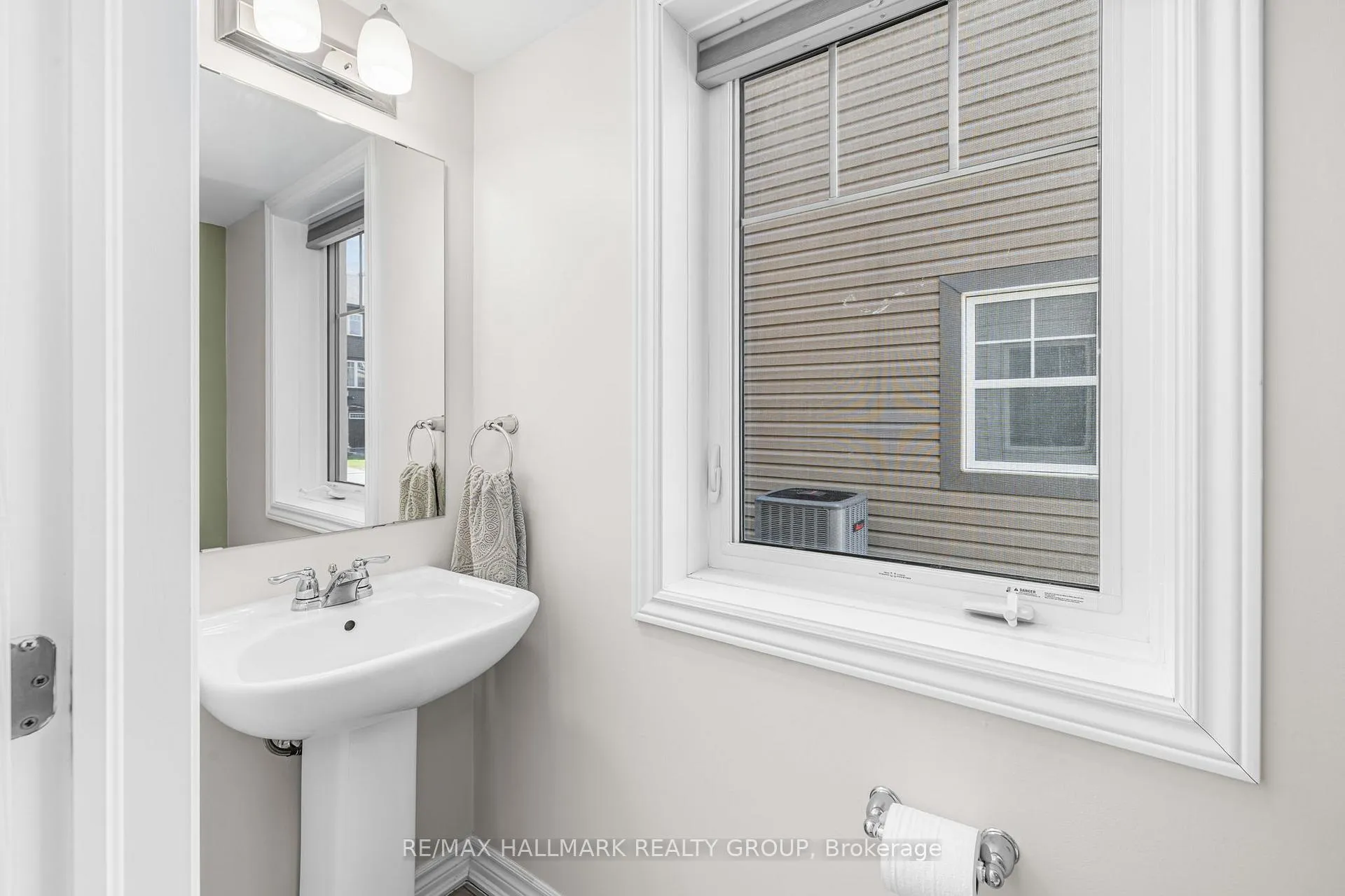 Photo 5 of 119 Helenium Lane, Ottawa, Avalon West — HOMEH