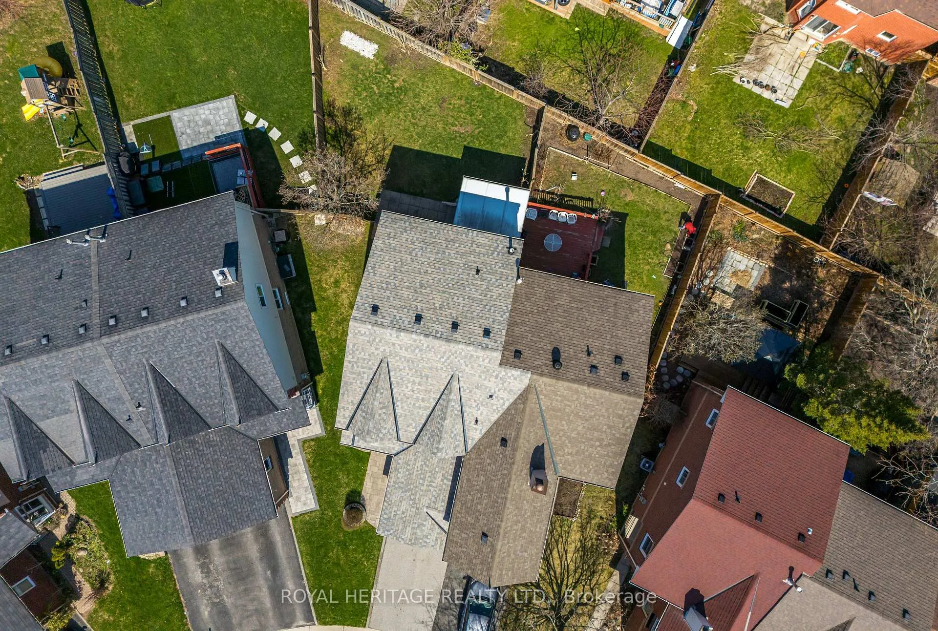 Photo 44 of 67 hughes Crescent, Ajax, Central — HOMEH