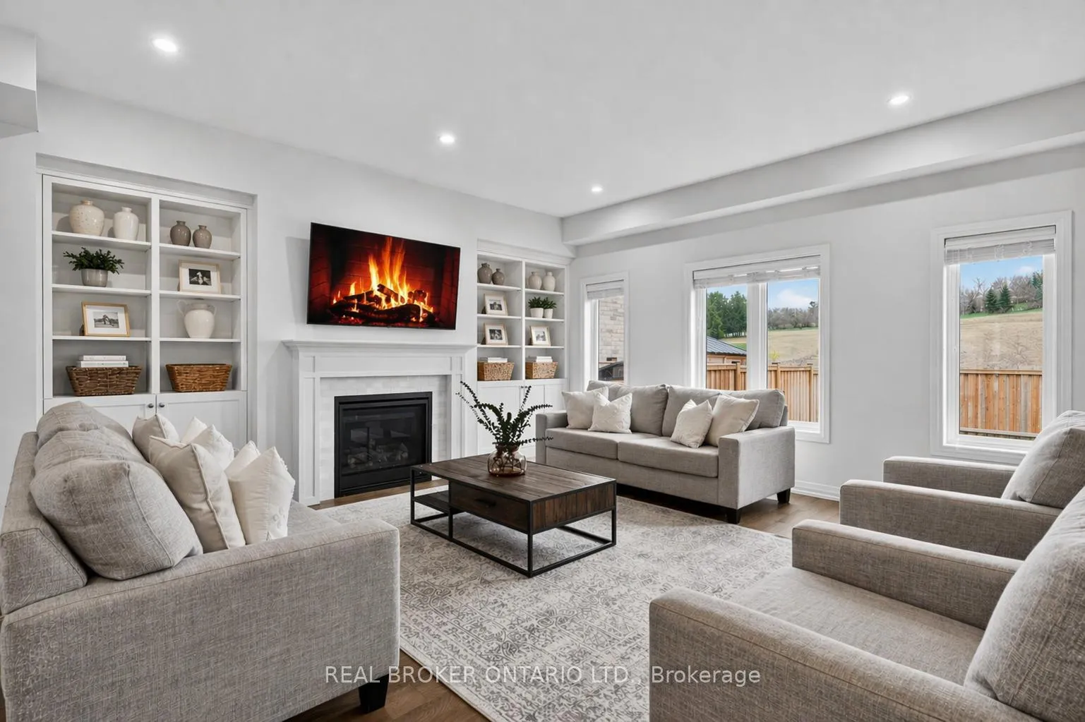 Photo 3 of 3980 Highland Park Drive, Lincoln, Beamsville — HOMEH
