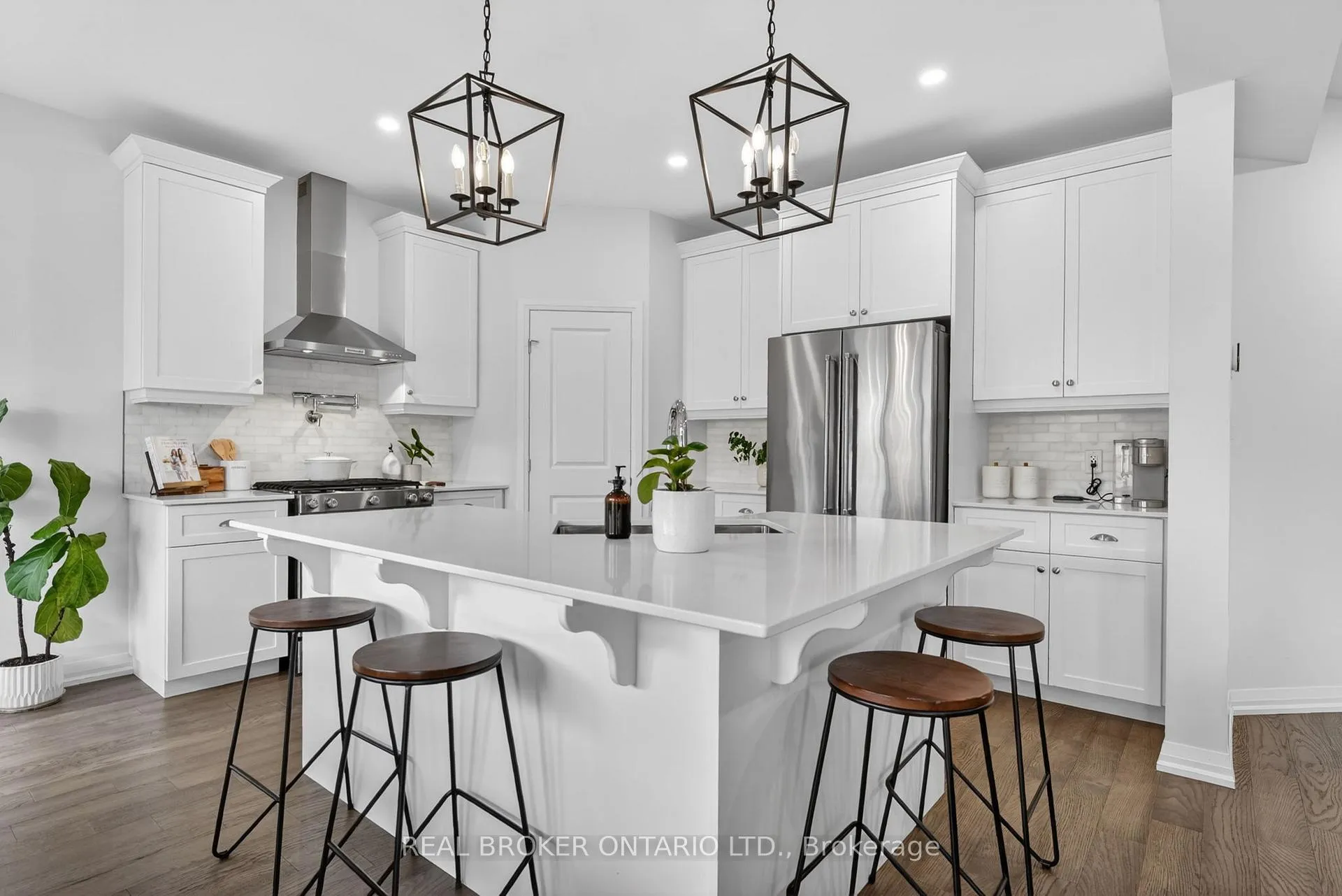 Photo 4 of 3980 Highland Park Drive, Lincoln, Beamsville — HOMEH