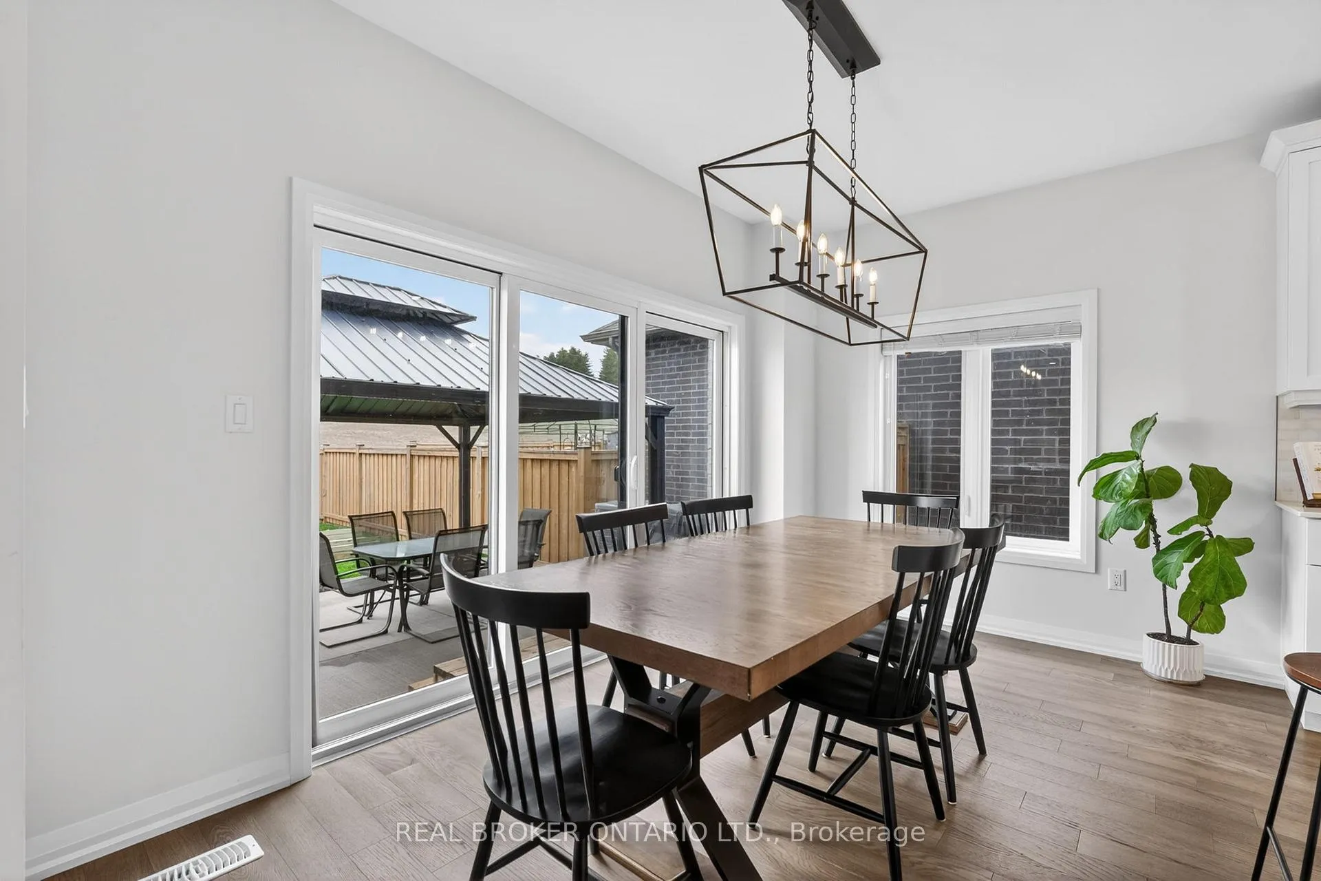 Photo 5 of 3980 Highland Park Drive, Lincoln, Beamsville — HOMEH