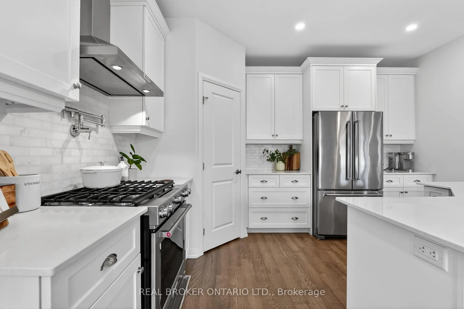 Photo 17 of 3980 Highland Park Drive, Lincoln, Beamsville — HOMEH