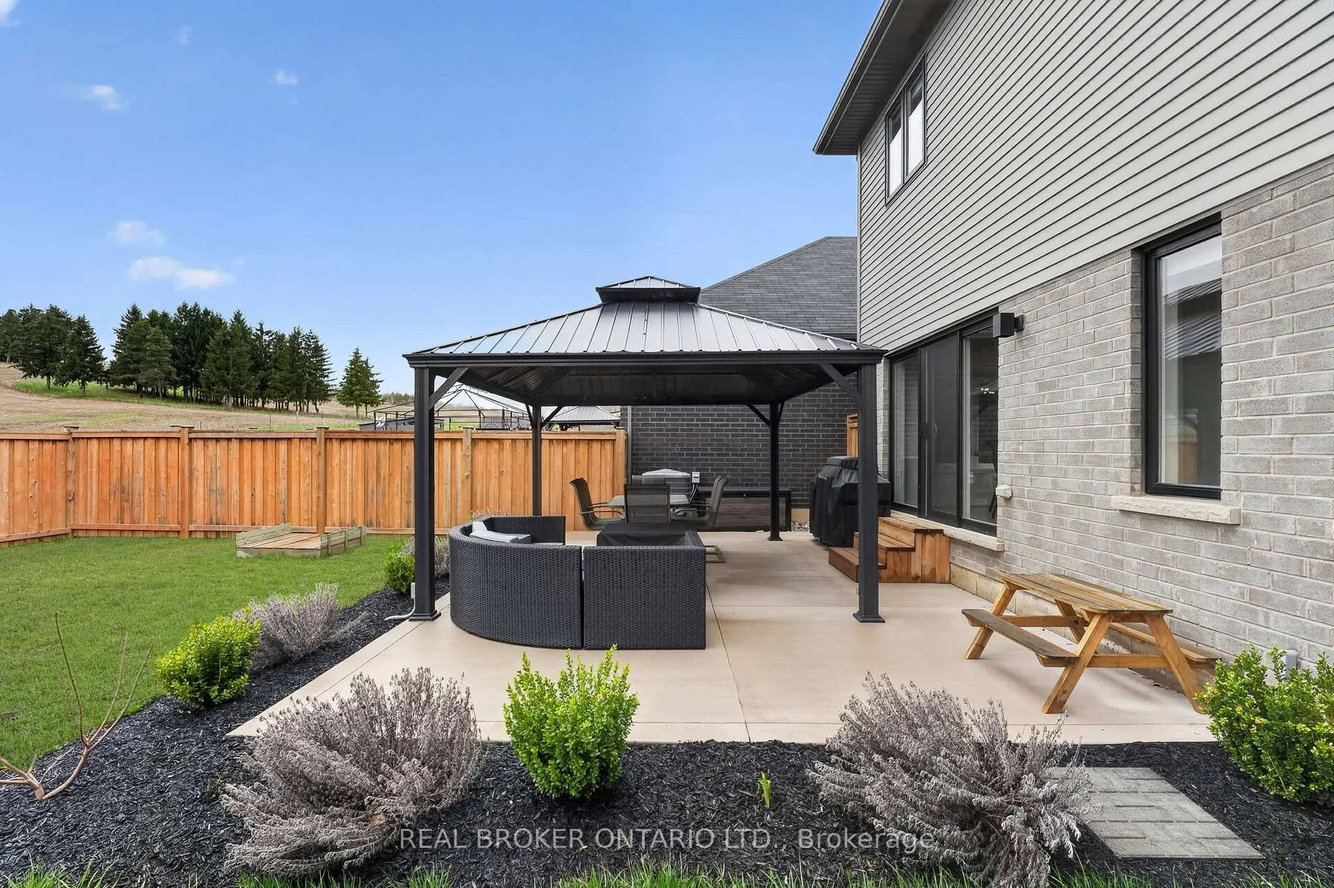 Photo 34 of 3980 Highland Park Drive, Lincoln, Beamsville — HOMEH