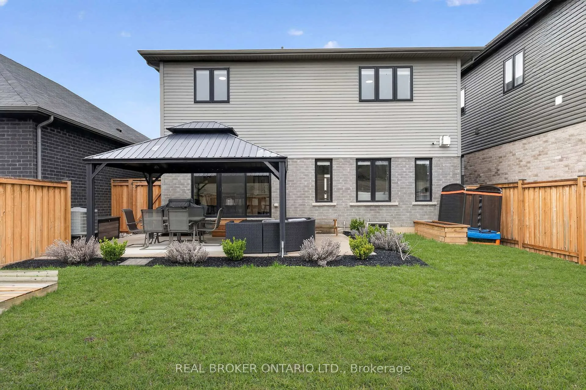 Photo 35 of 3980 Highland Park Drive, Lincoln, Beamsville — HOMEH