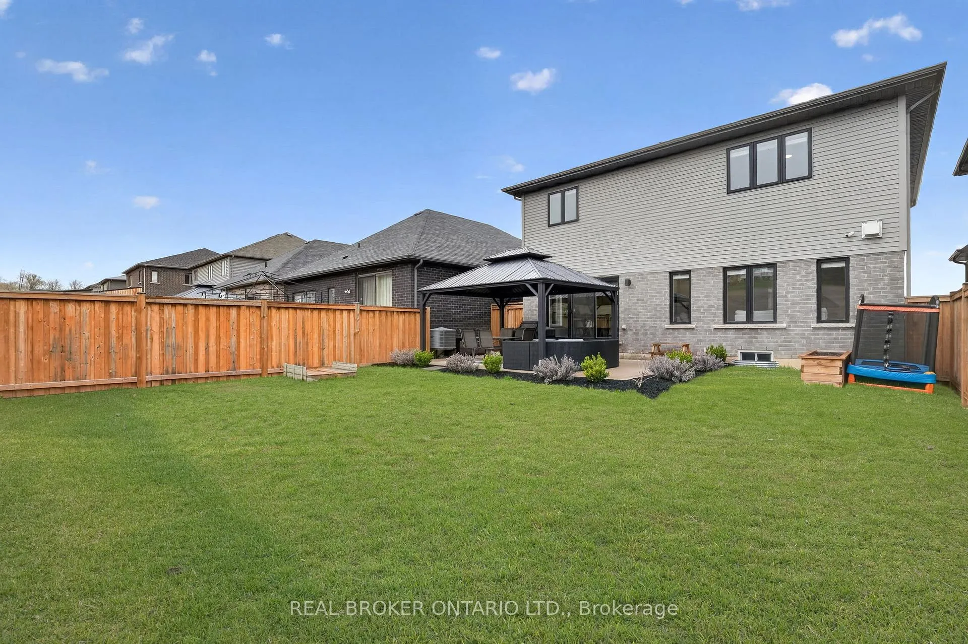 Photo 36 of 3980 Highland Park Drive, Lincoln, Beamsville — HOMEH