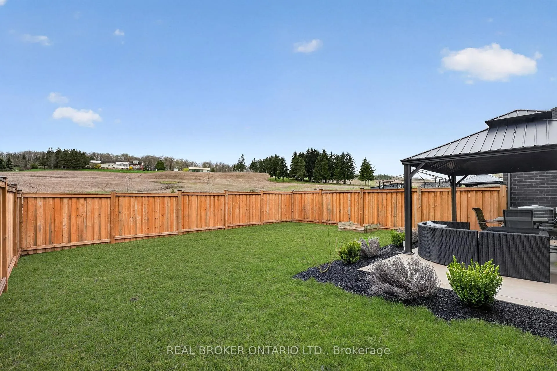 Photo 37 of 3980 Highland Park Drive, Lincoln, Beamsville — HOMEH