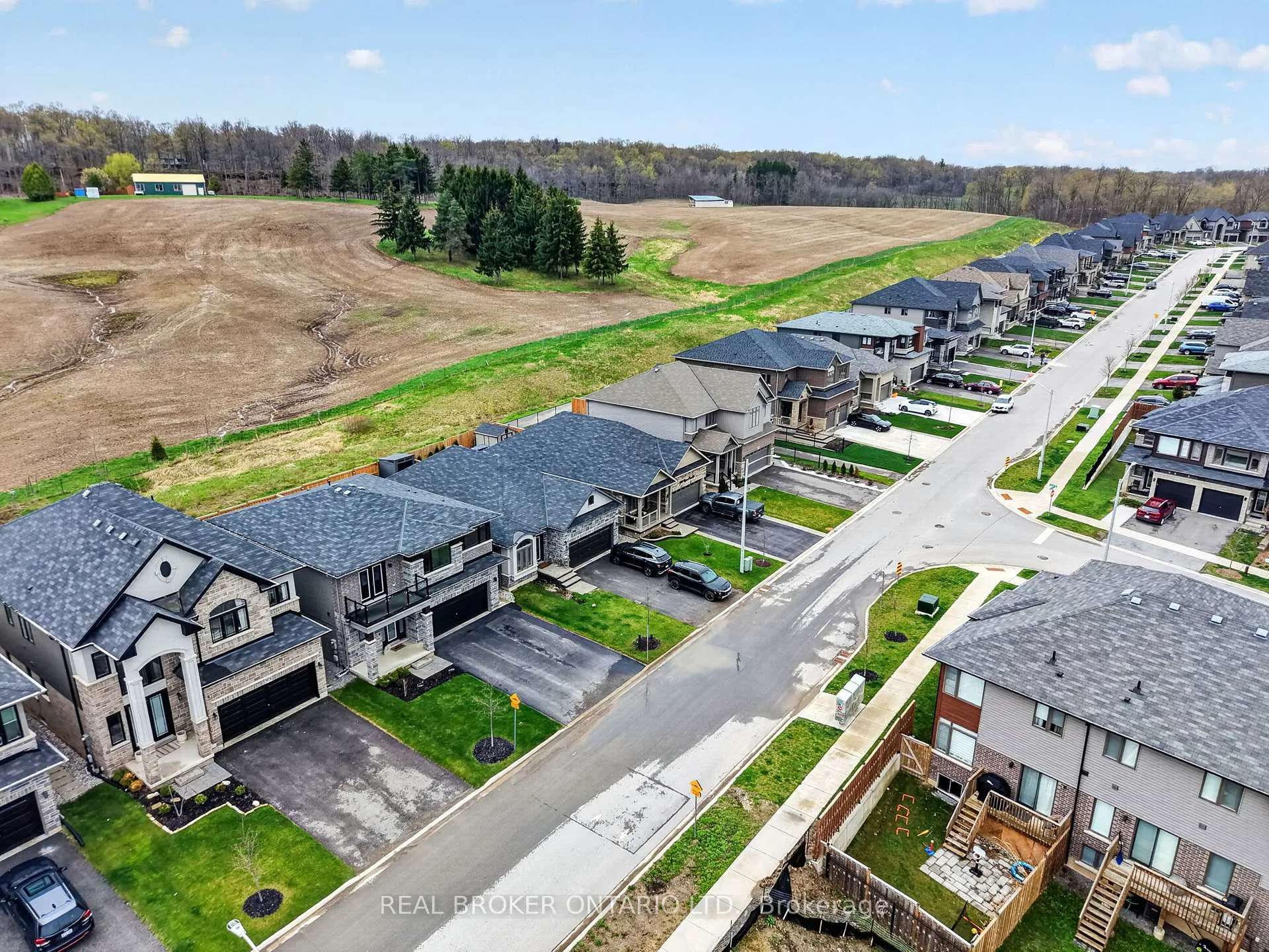 Photo 39 of 3980 Highland Park Drive, Lincoln, Beamsville — HOMEH