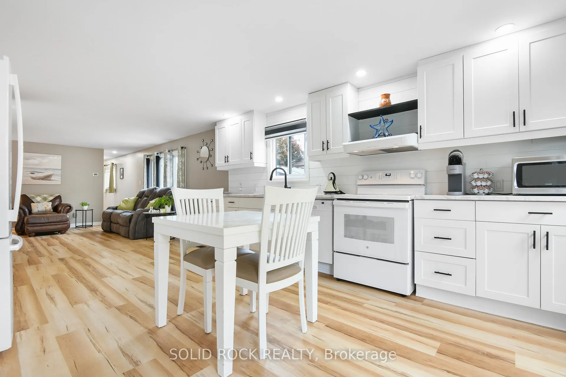 Photo 15 of 26 Evergreen Lane, McNab/Braeside, Mcnab/Braeside Twps — HOMEH
