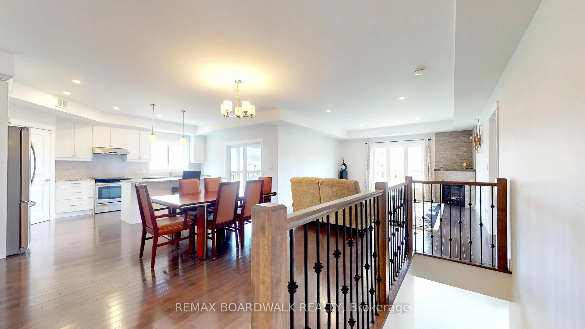 Photo 5 of 19 Donaldson Court, Brockville — HOMEH