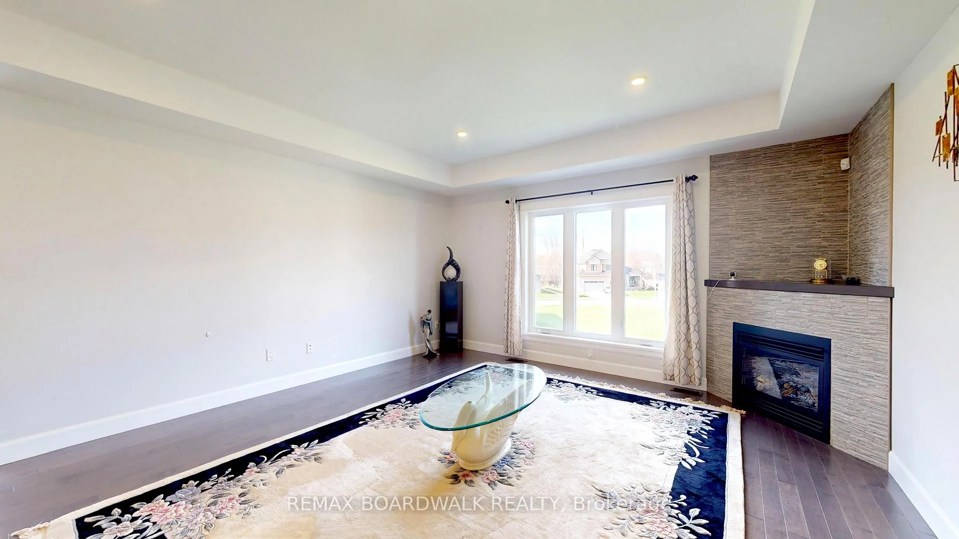 Photo 7 of 19 Donaldson Court, Brockville — HOMEH