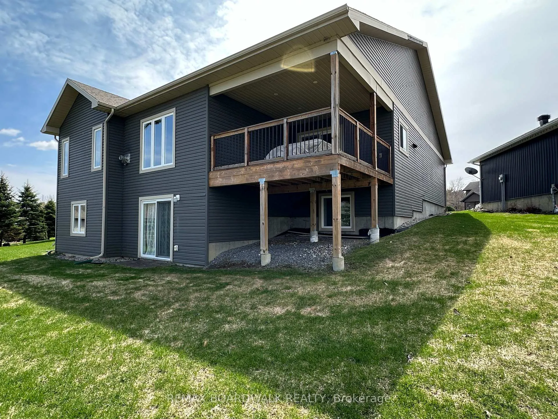 Photo 34 of 19 Donaldson Court, Brockville — HOMEH