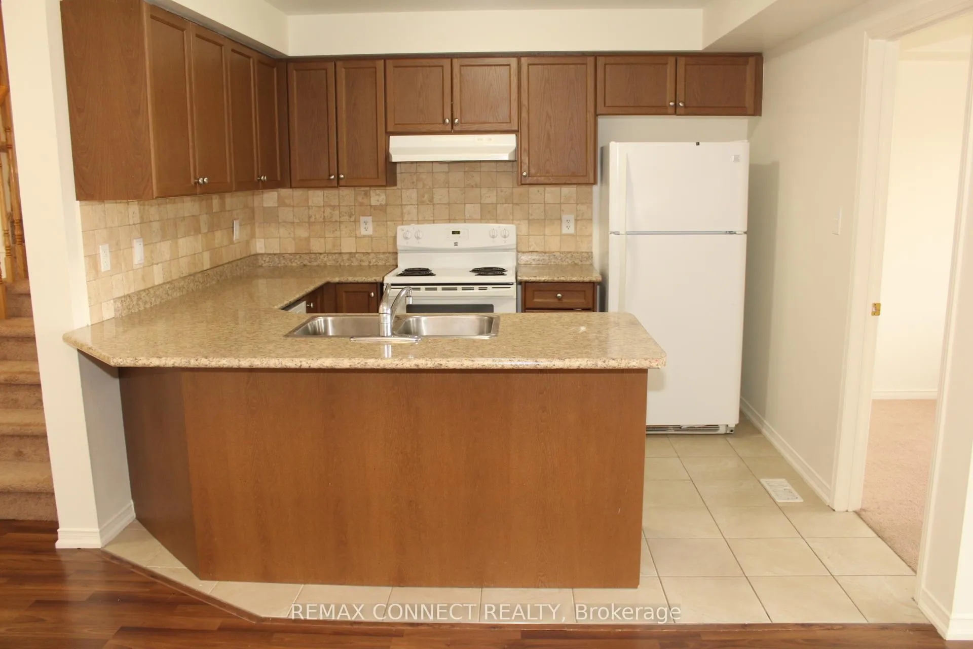 Photo 5 of 37 Chaston Road, Ajax, Central East — HOMEH
