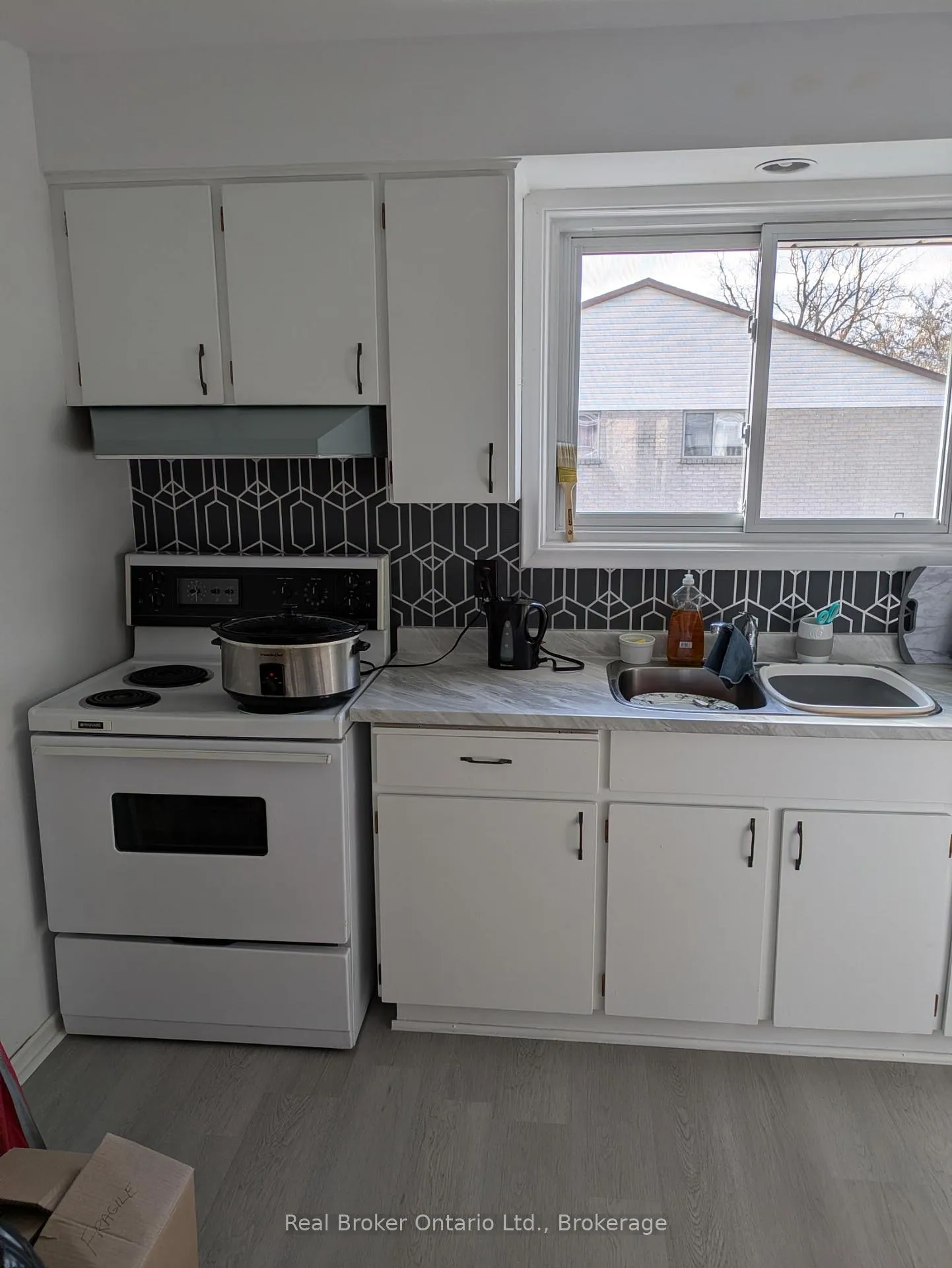 Photo 4 of 36 Graham Avenue, Brantford, Old West Brant — HOMEH