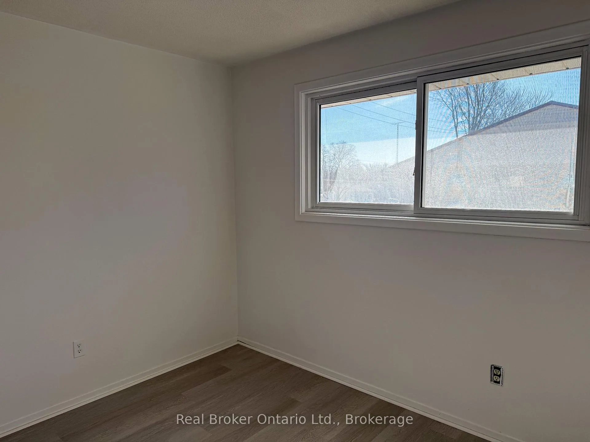 Photo 12 of 36 Graham Avenue, Brantford, Old West Brant — HOMEH