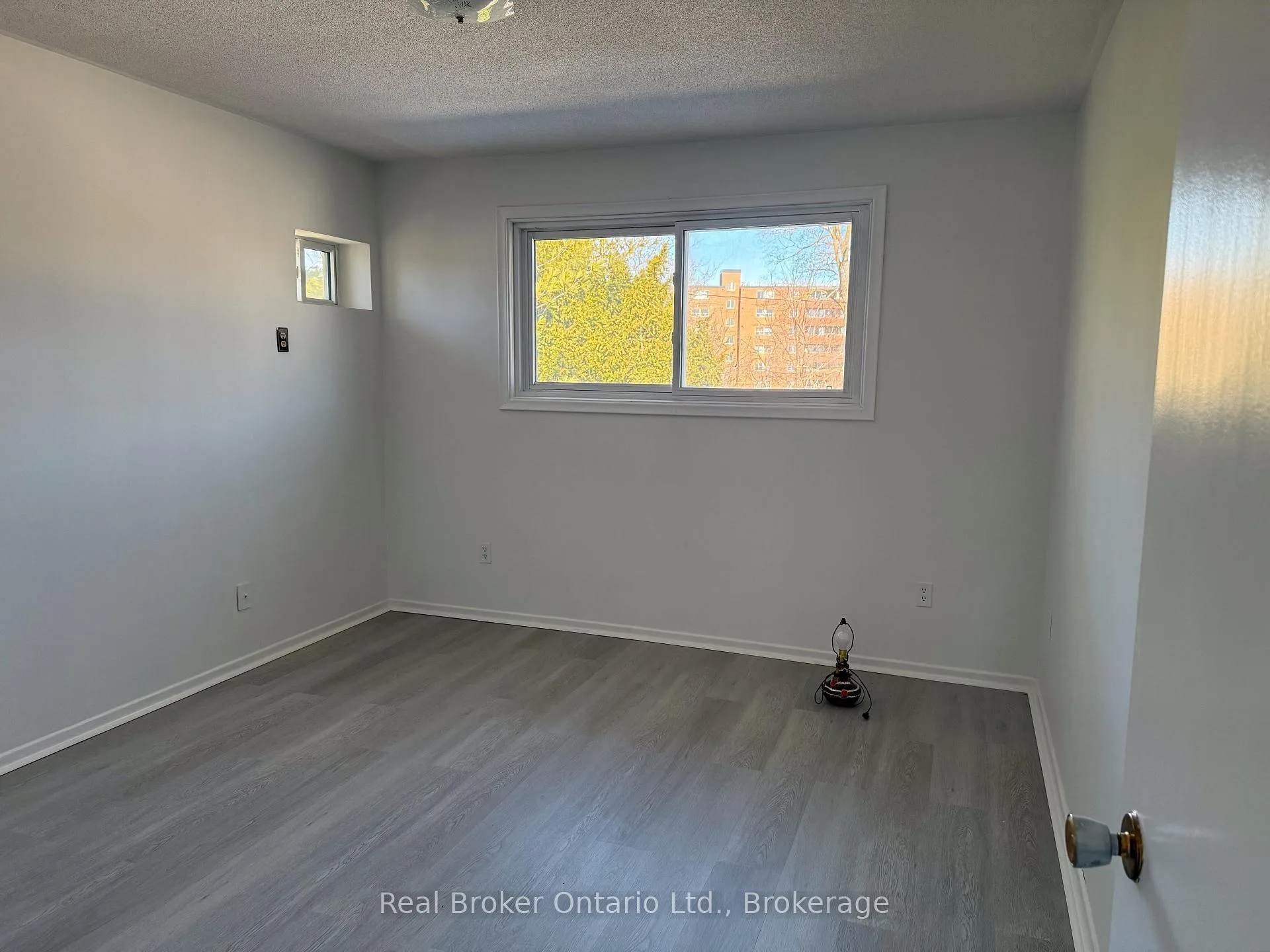 Photo 16 of 36 Graham Avenue, Brantford, Old West Brant — HOMEH