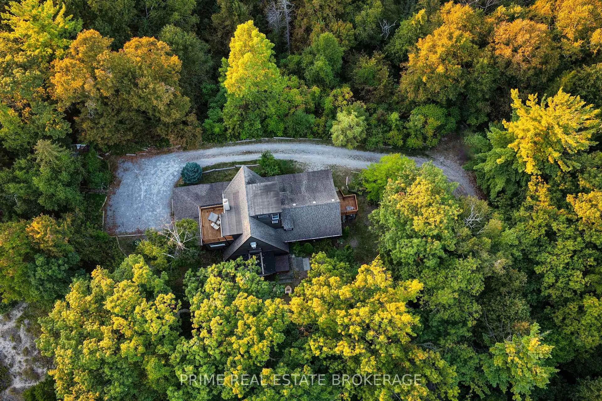 Photo 4 of 7166 Outer Drive, Lambton Shores, Port Franks — HOMEH
