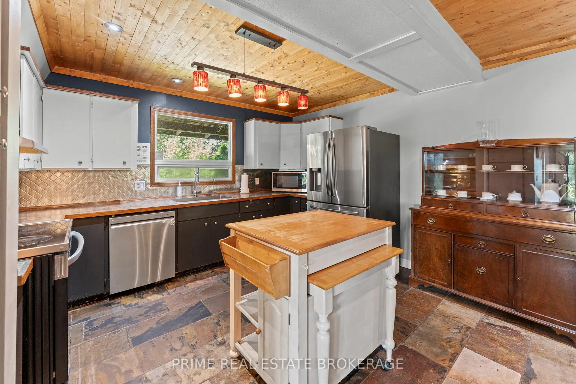 Photo 10 of 7166 Outer Drive, Lambton Shores, Port Franks — HOMEH
