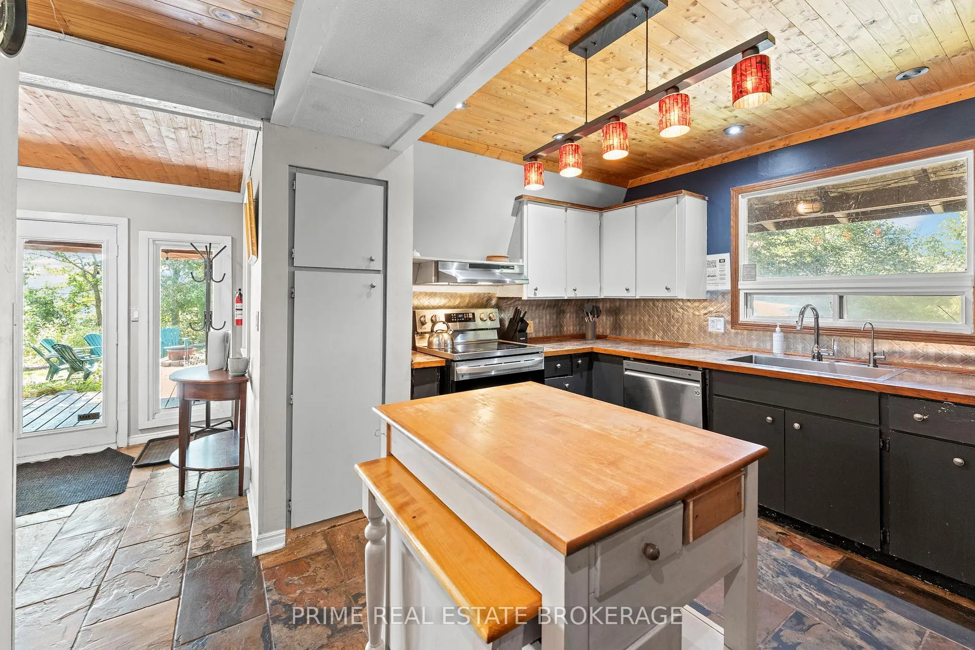 Photo 11 of 7166 Outer Drive, Lambton Shores, Port Franks — HOMEH