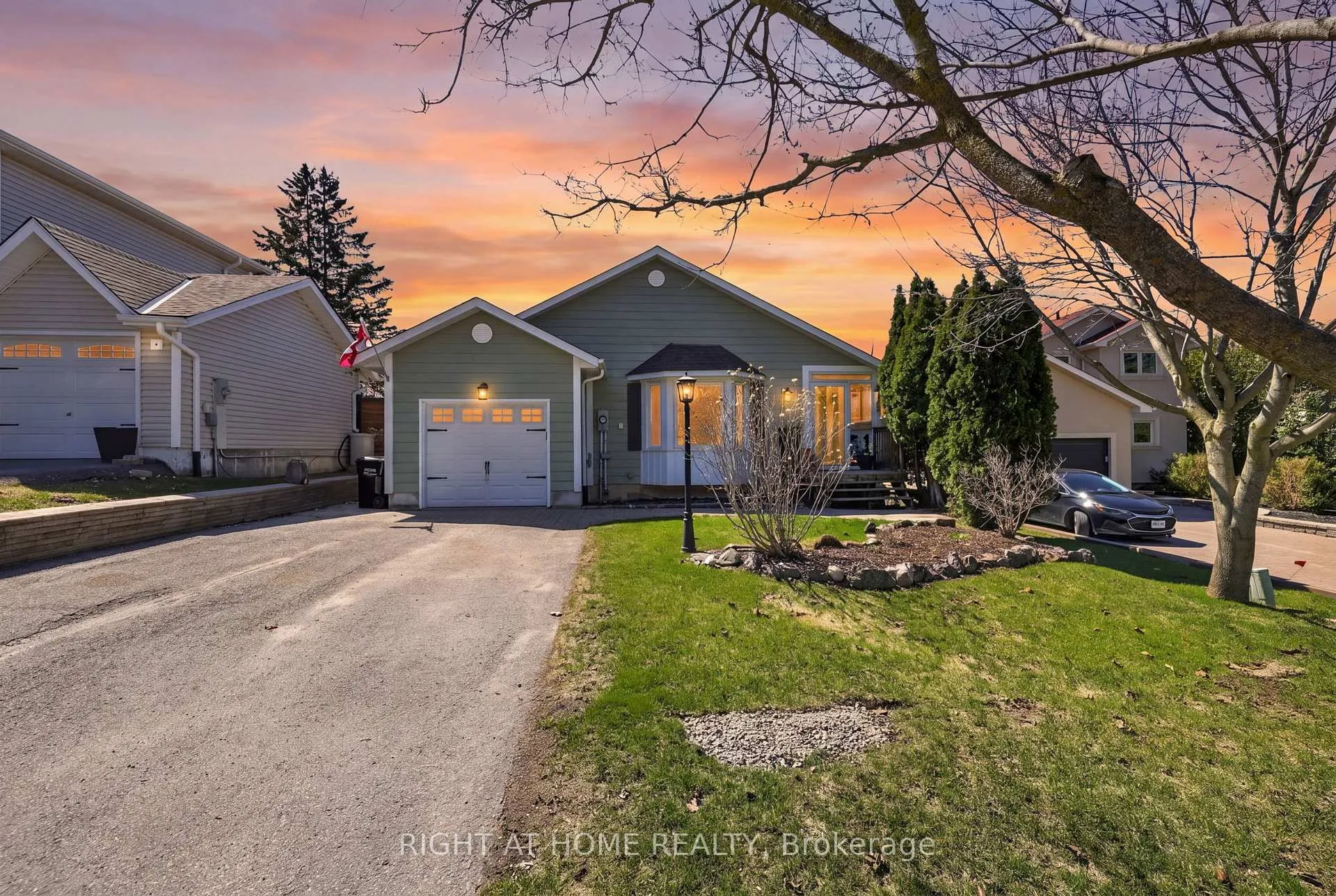 Photo 1 of 12 Elizabeth Street, Barrie, Ardagh — HOMEH