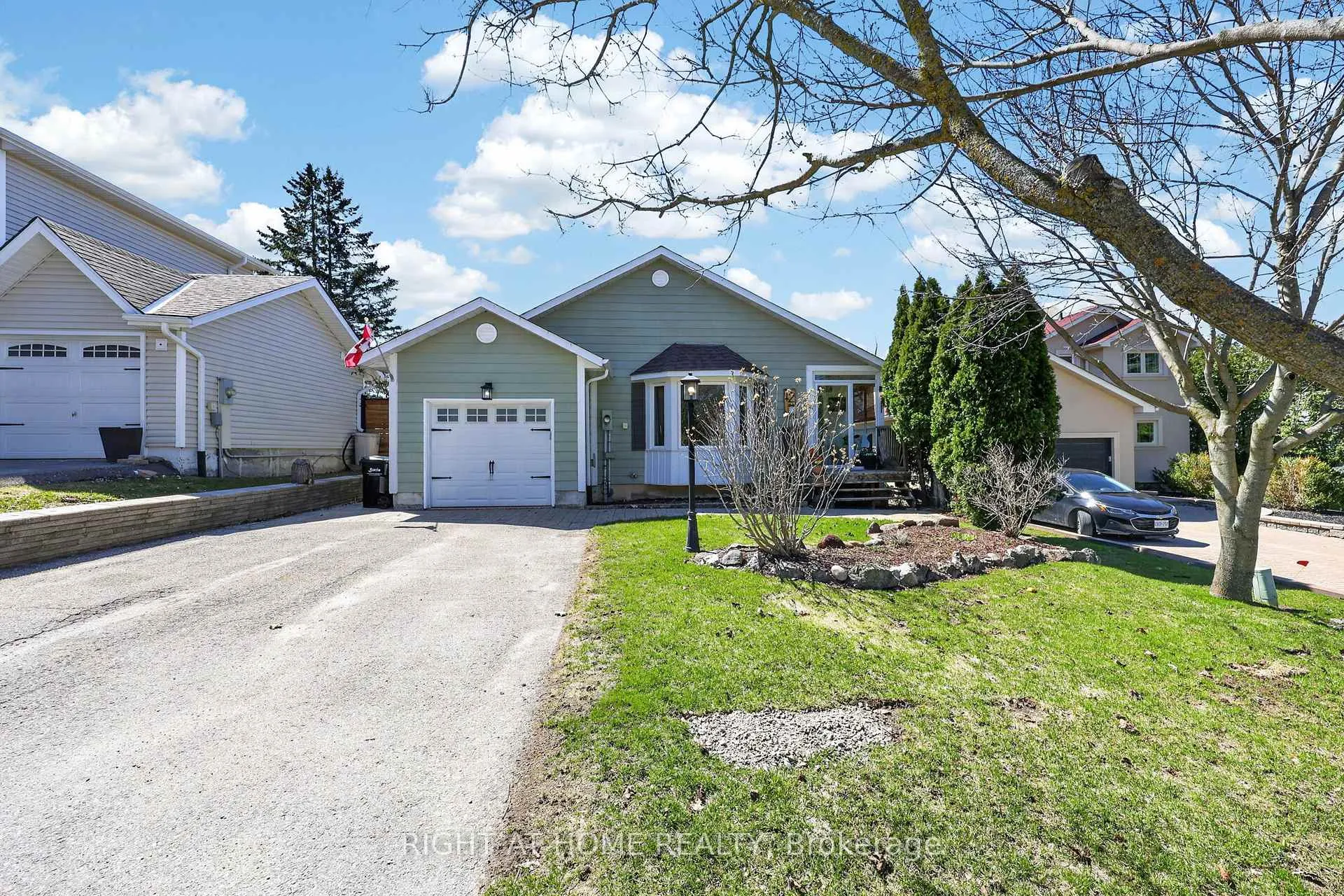 Photo 3 of 12 Elizabeth Street, Barrie, Ardagh — HOMEH