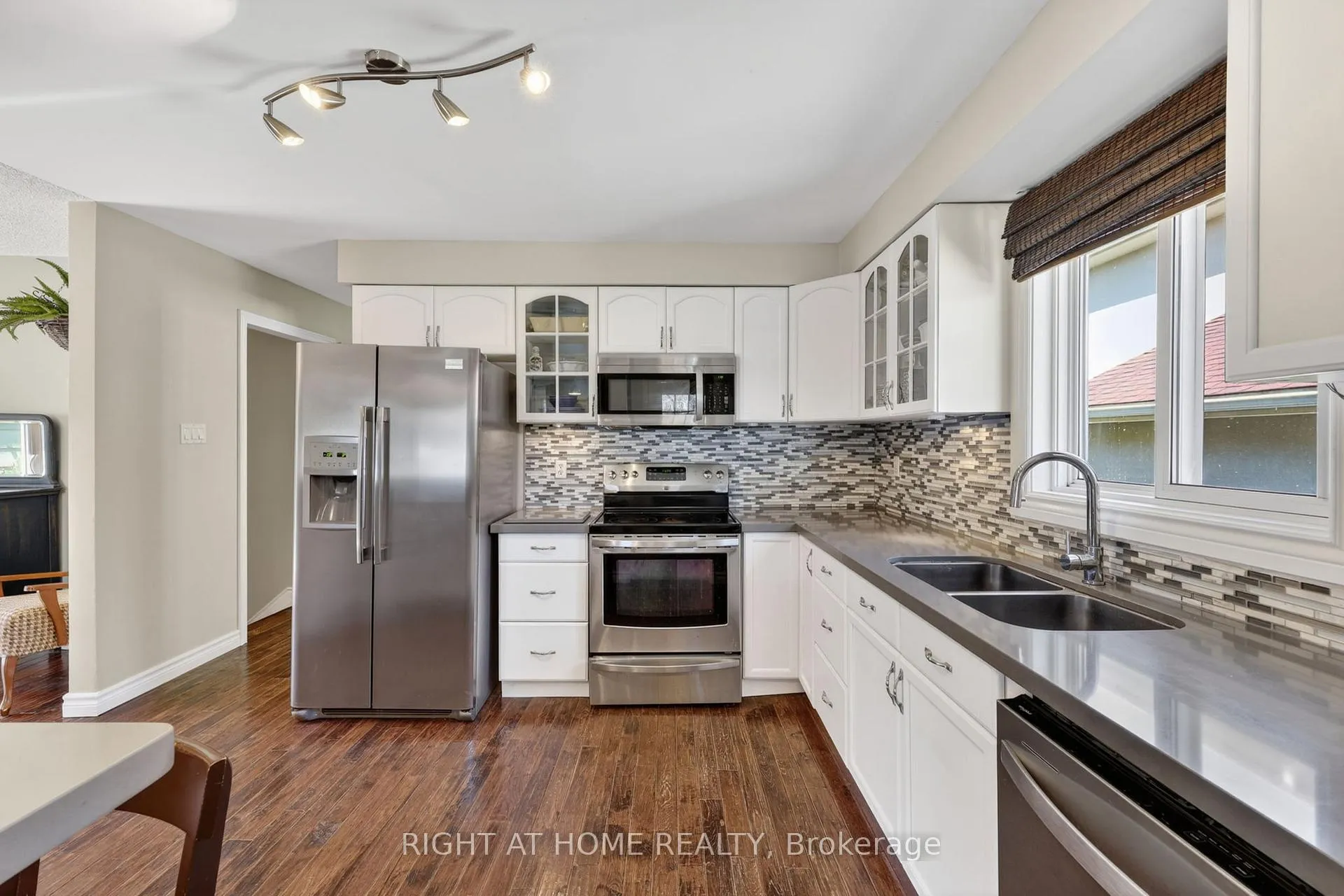 Photo 7 of 12 Elizabeth Street, Barrie, Ardagh — HOMEH