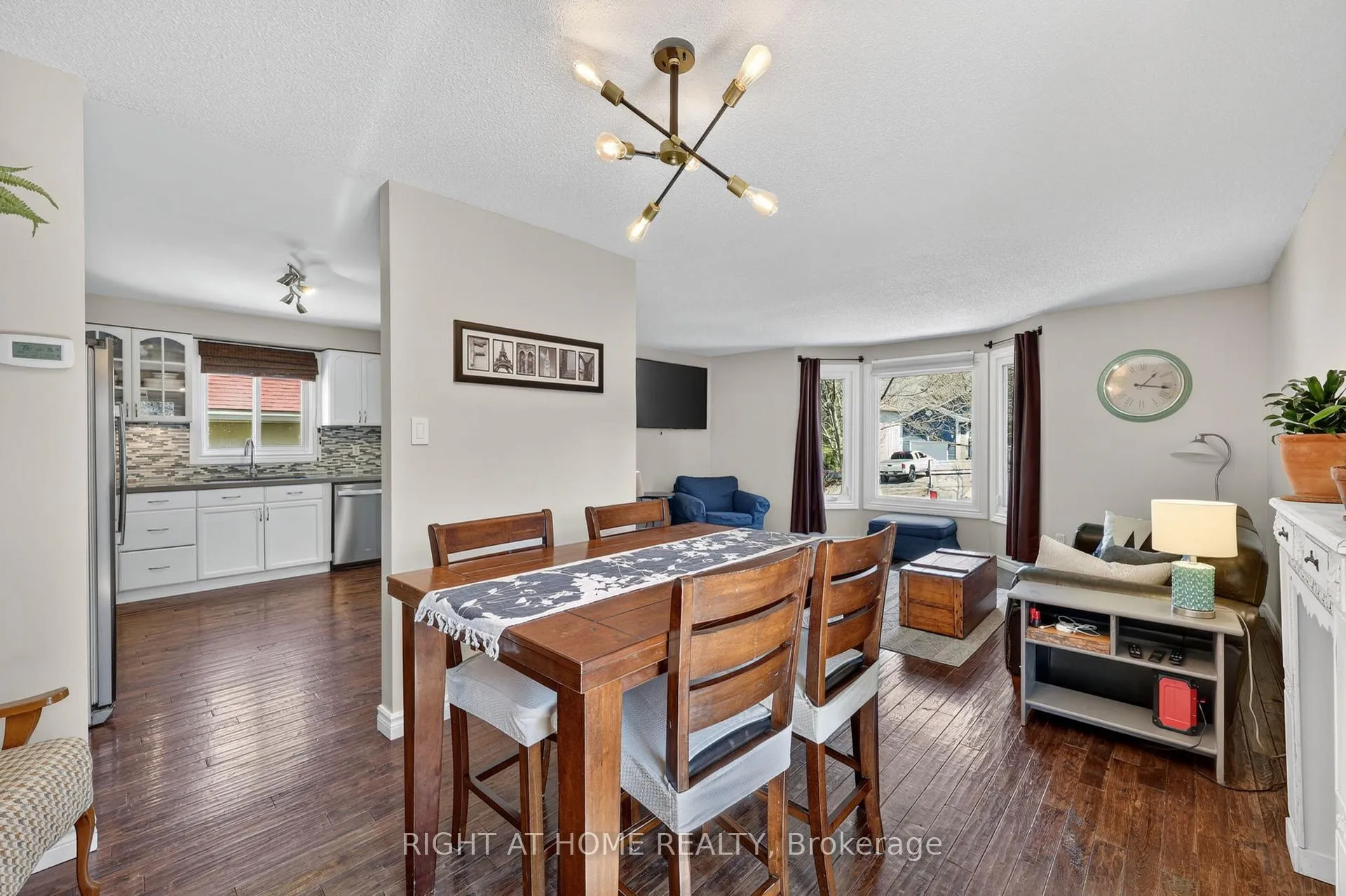 Photo 8 of 12 Elizabeth Street, Barrie, Ardagh — HOMEH