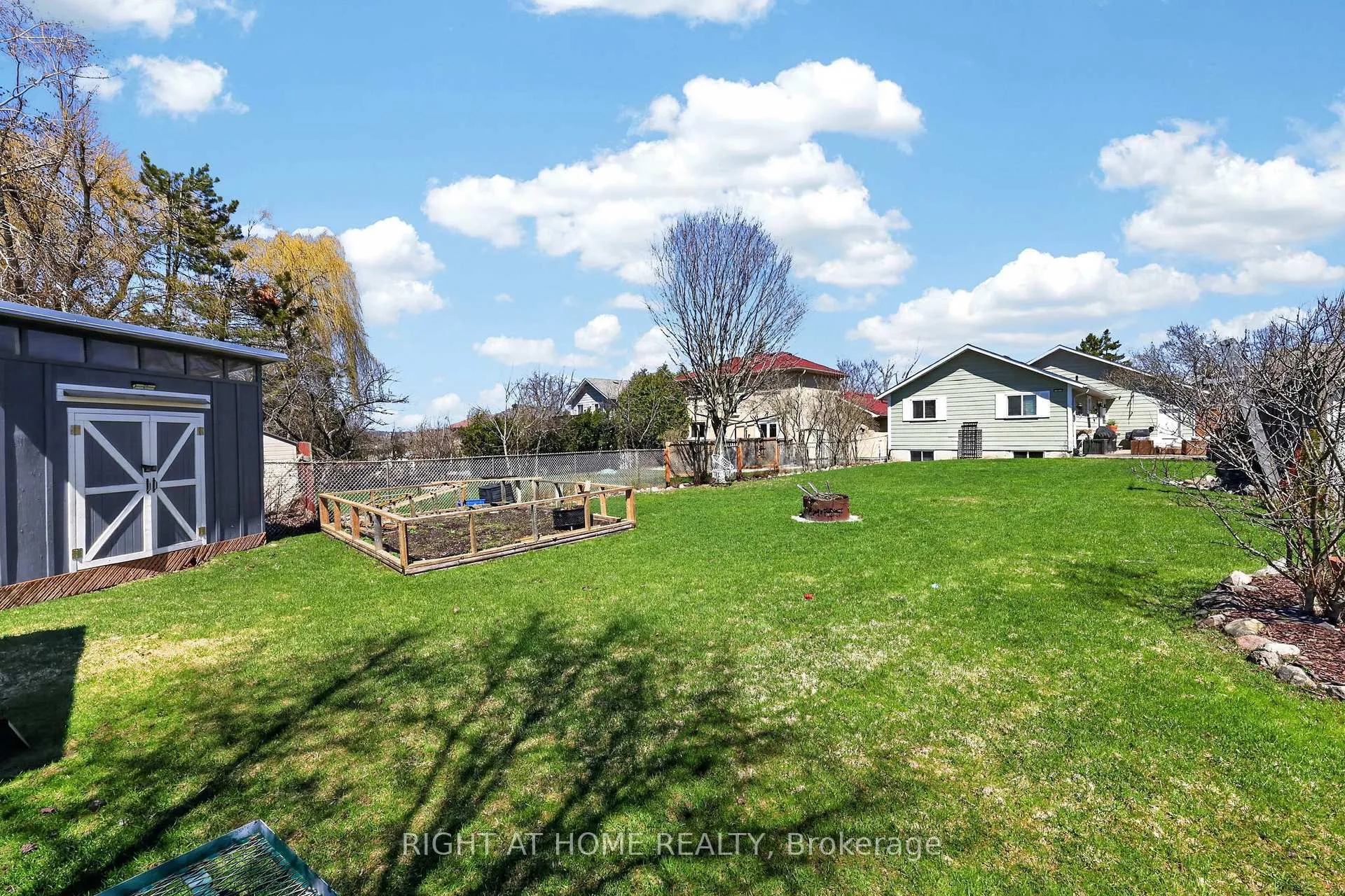 Photo 18 of 12 Elizabeth Street, Barrie, Ardagh — HOMEH