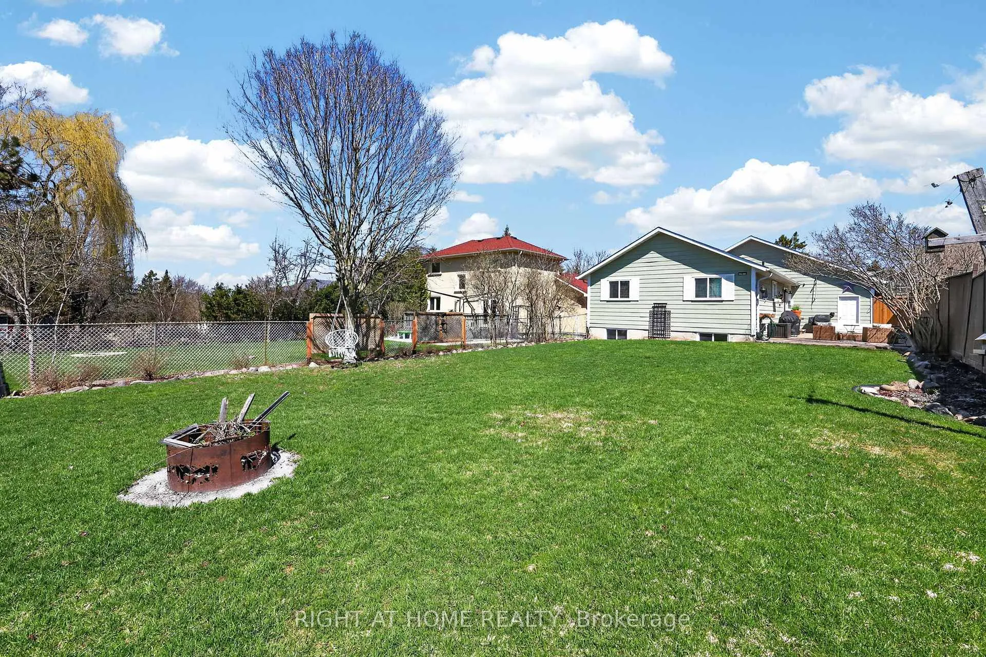 Photo 20 of 12 Elizabeth Street, Barrie, Ardagh — HOMEH
