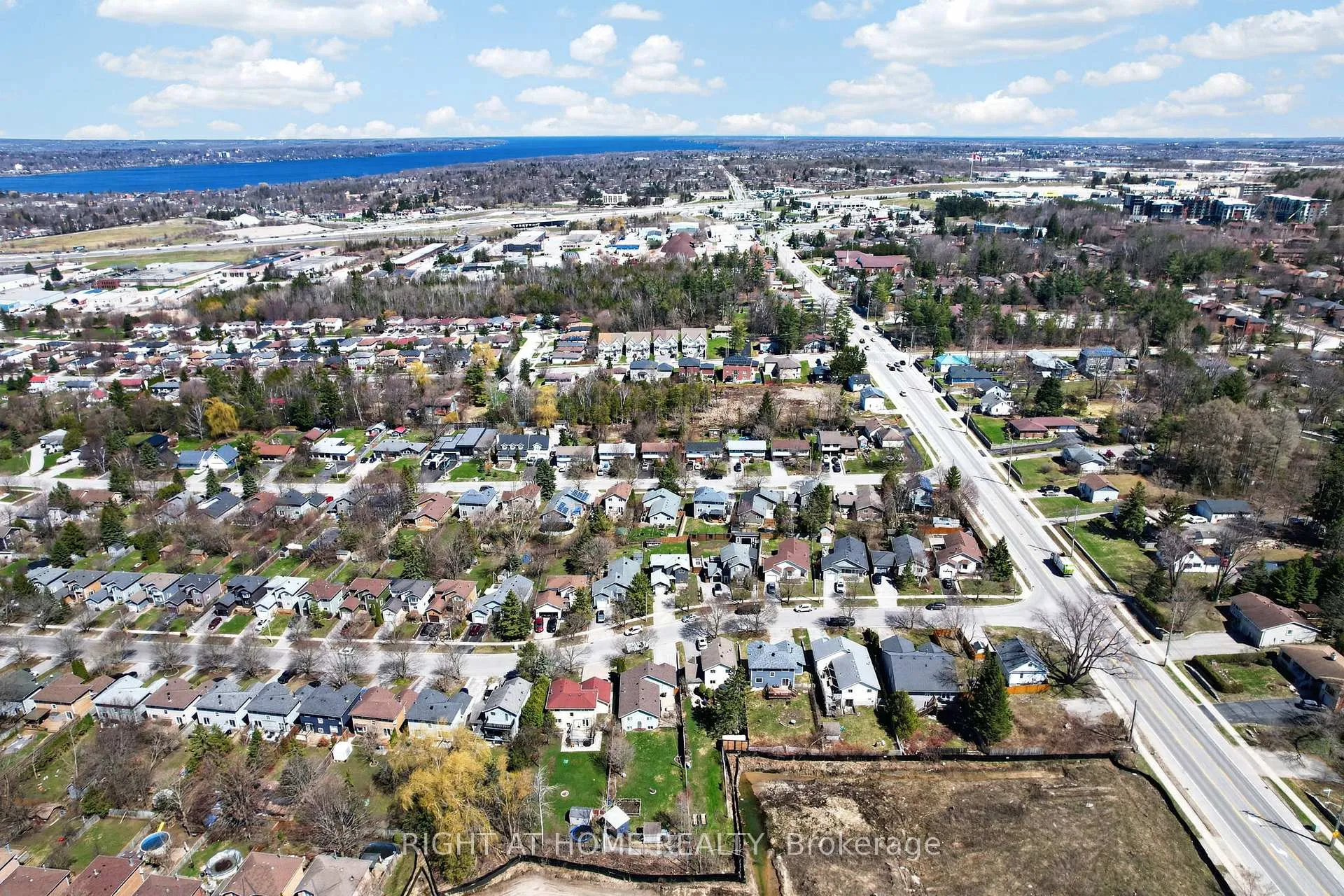 Photo 35 of 12 Elizabeth Street, Barrie, Ardagh — HOMEH