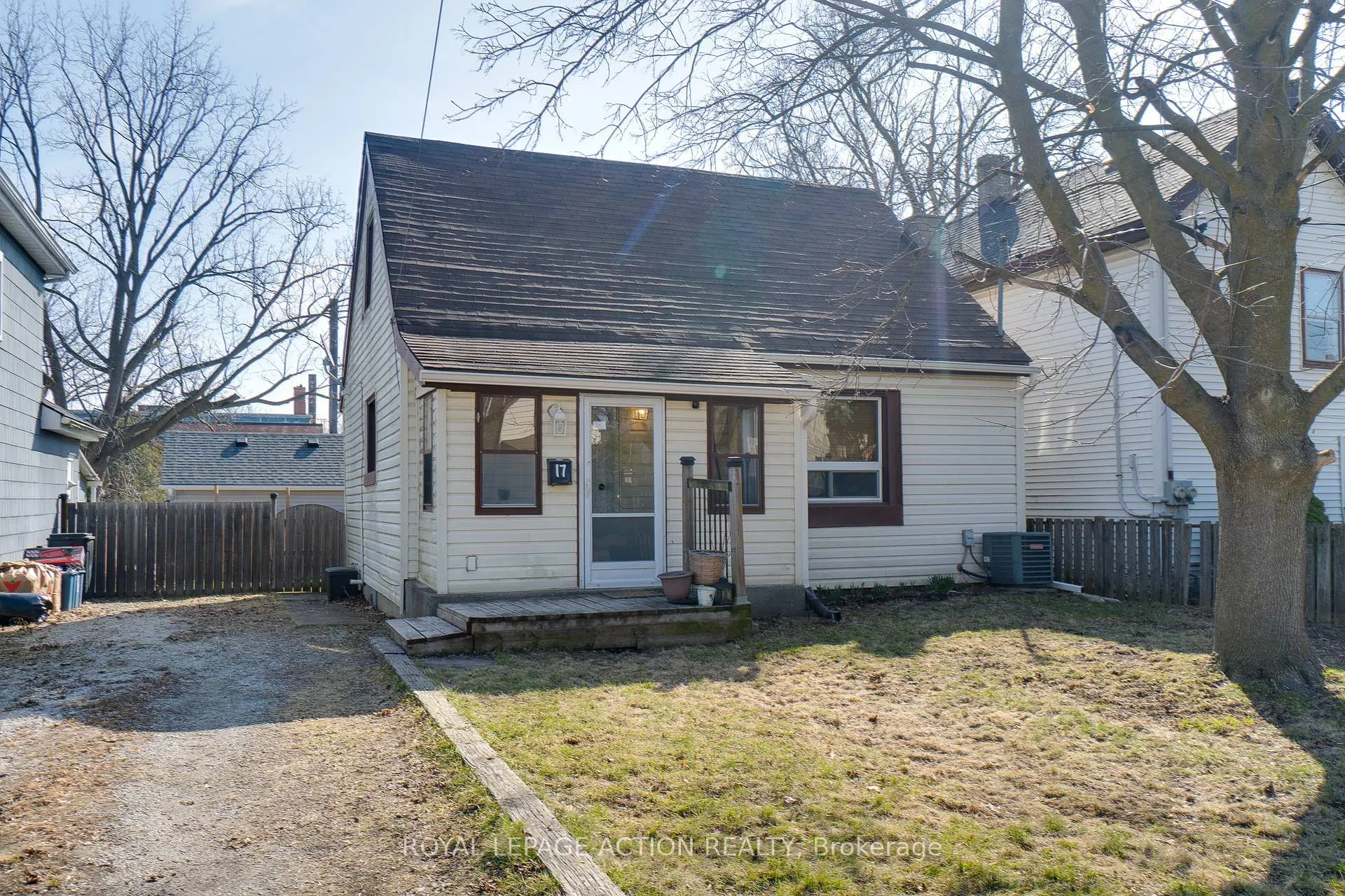 Photo 1 of 17 Drummond Street, Brantford — HOMEH
