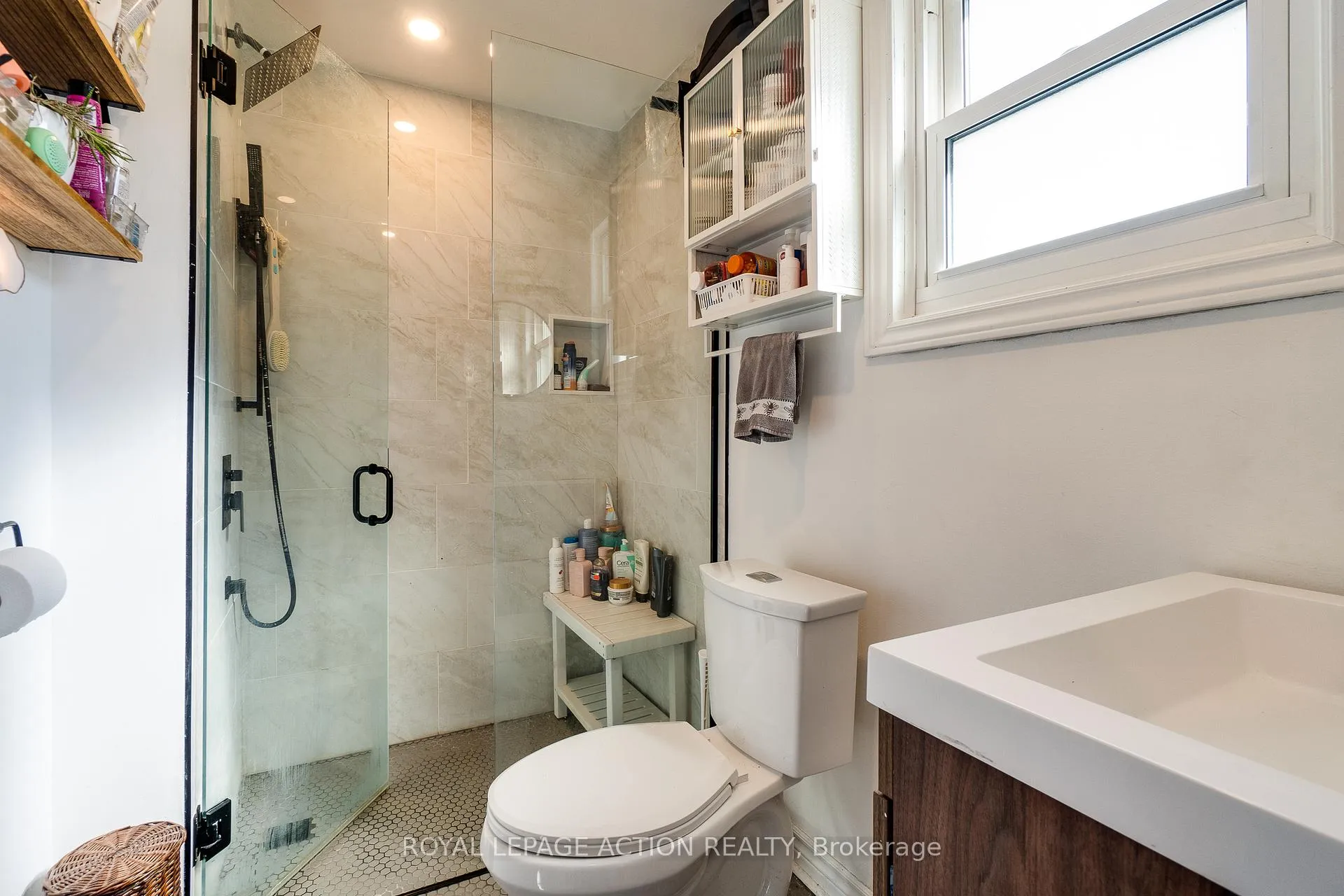 Photo 10 of 17 Drummond Street, Brantford — HOMEH