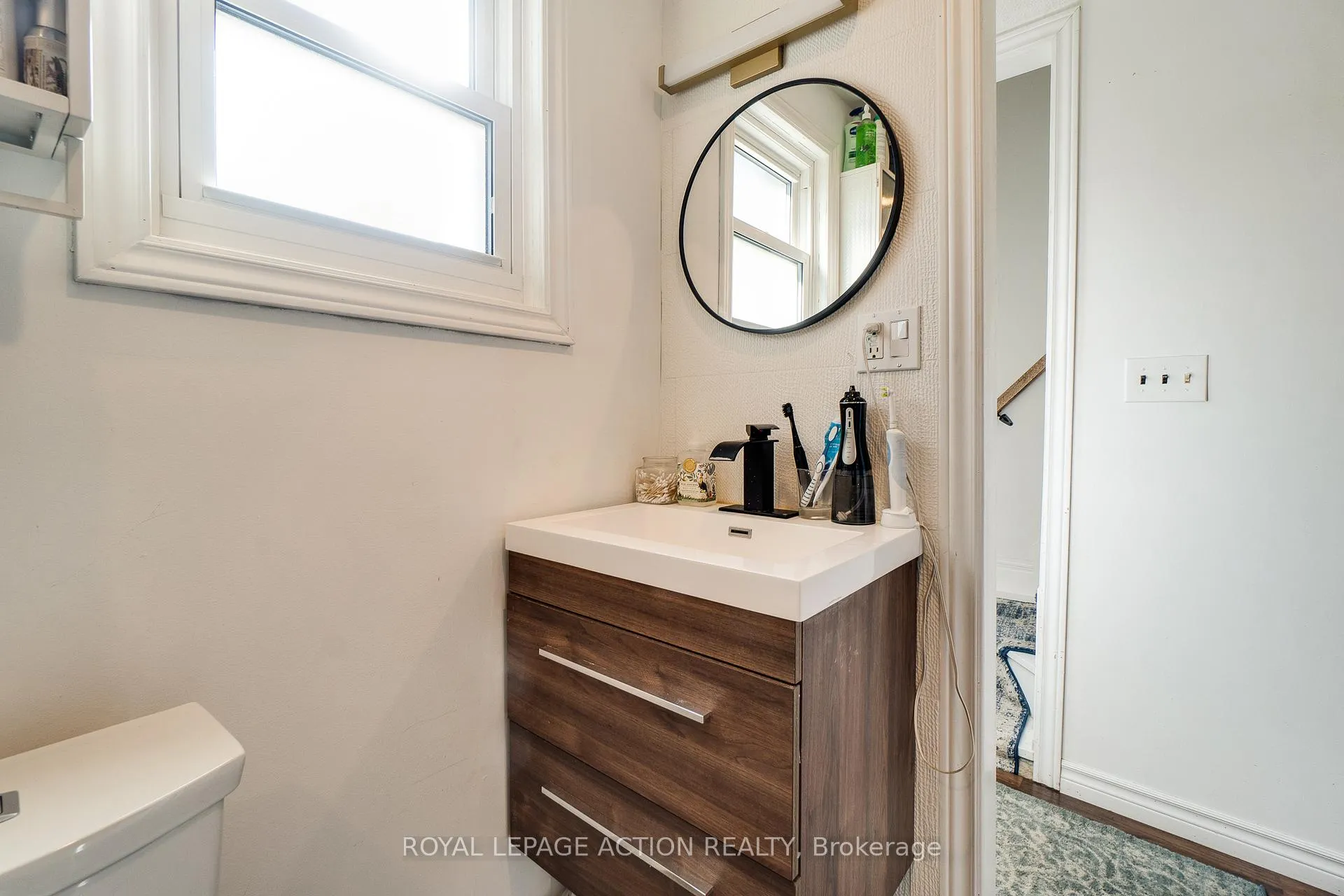 Photo 11 of 17 Drummond Street, Brantford — HOMEH