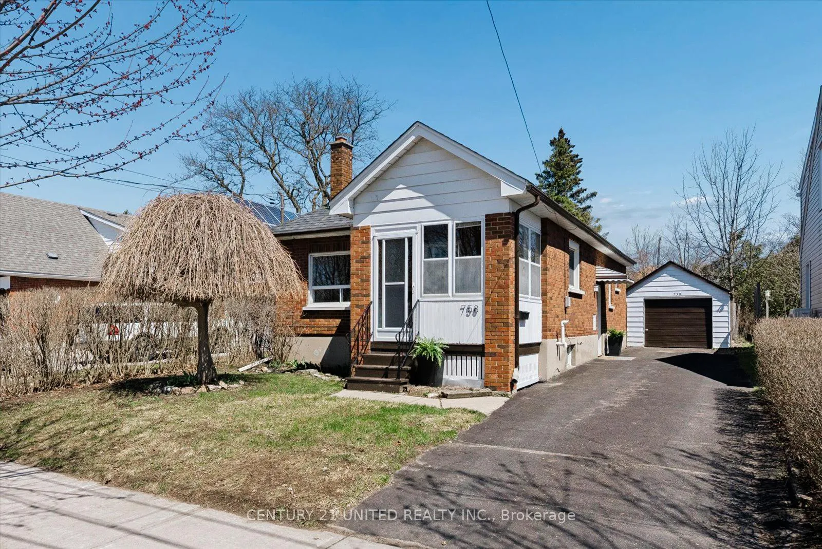 Photo 2 of 758 Bethune Street, Peterborough, Northcrest Ward 5 — HOMEH