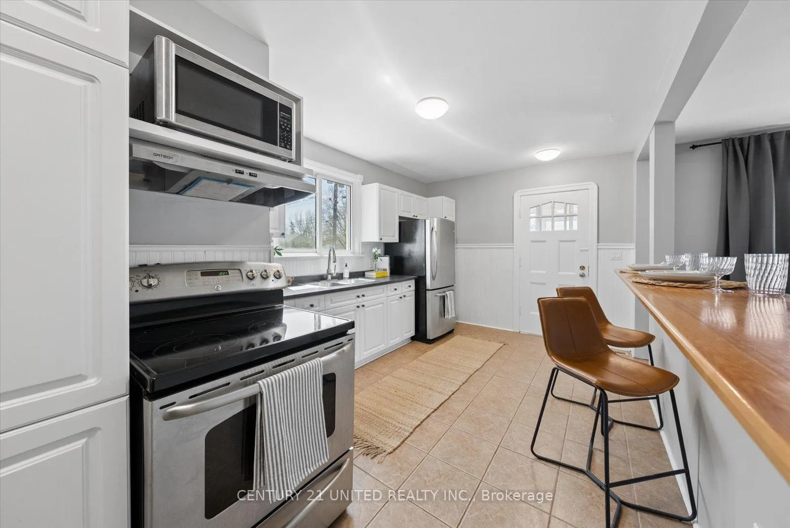 Photo 15 of 758 Bethune Street, Peterborough, Northcrest Ward 5 — HOMEH