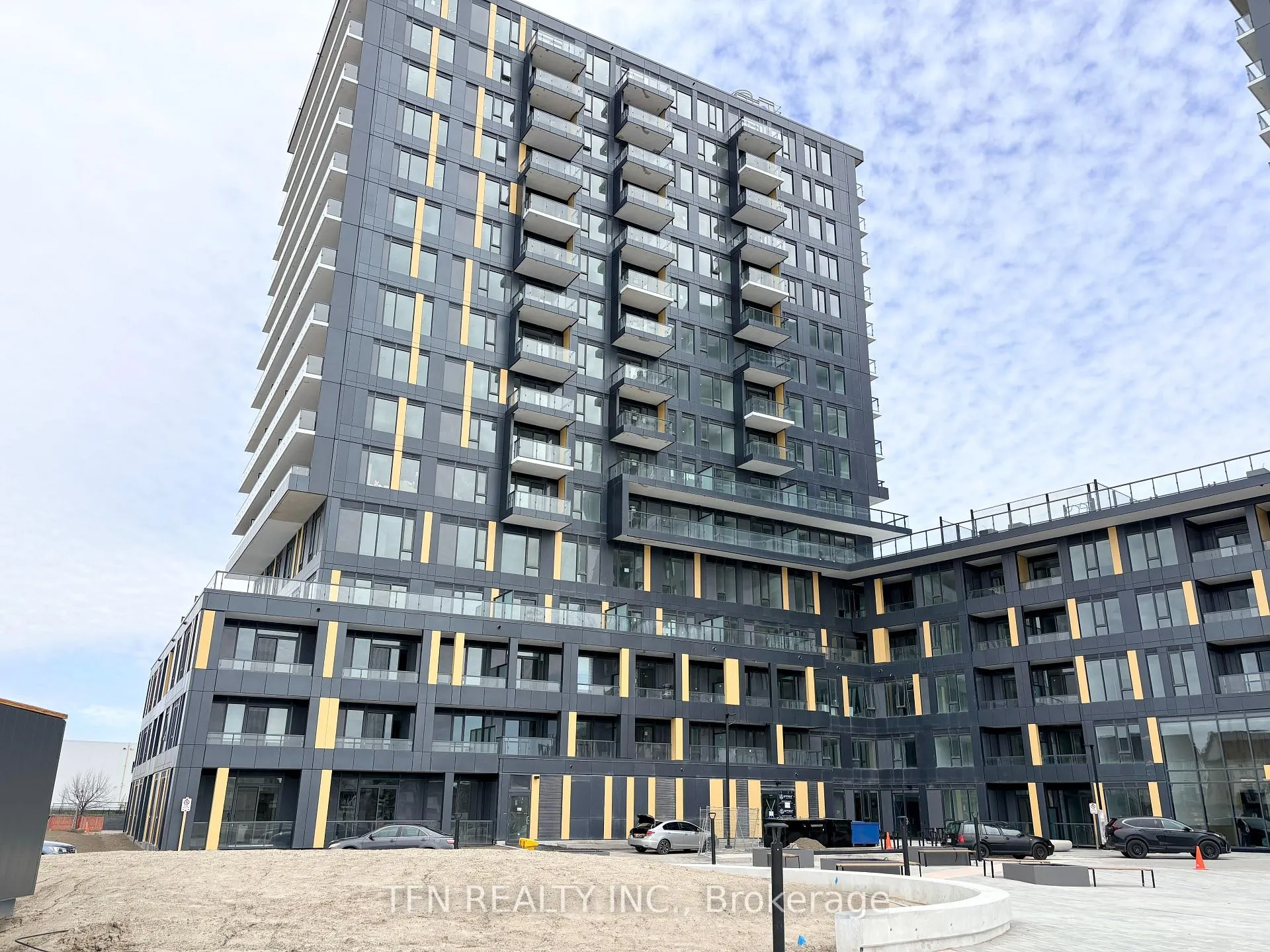 Photo 2 of Unit 104, 4878 Powers Common, Burlington, Alton — HOMEH