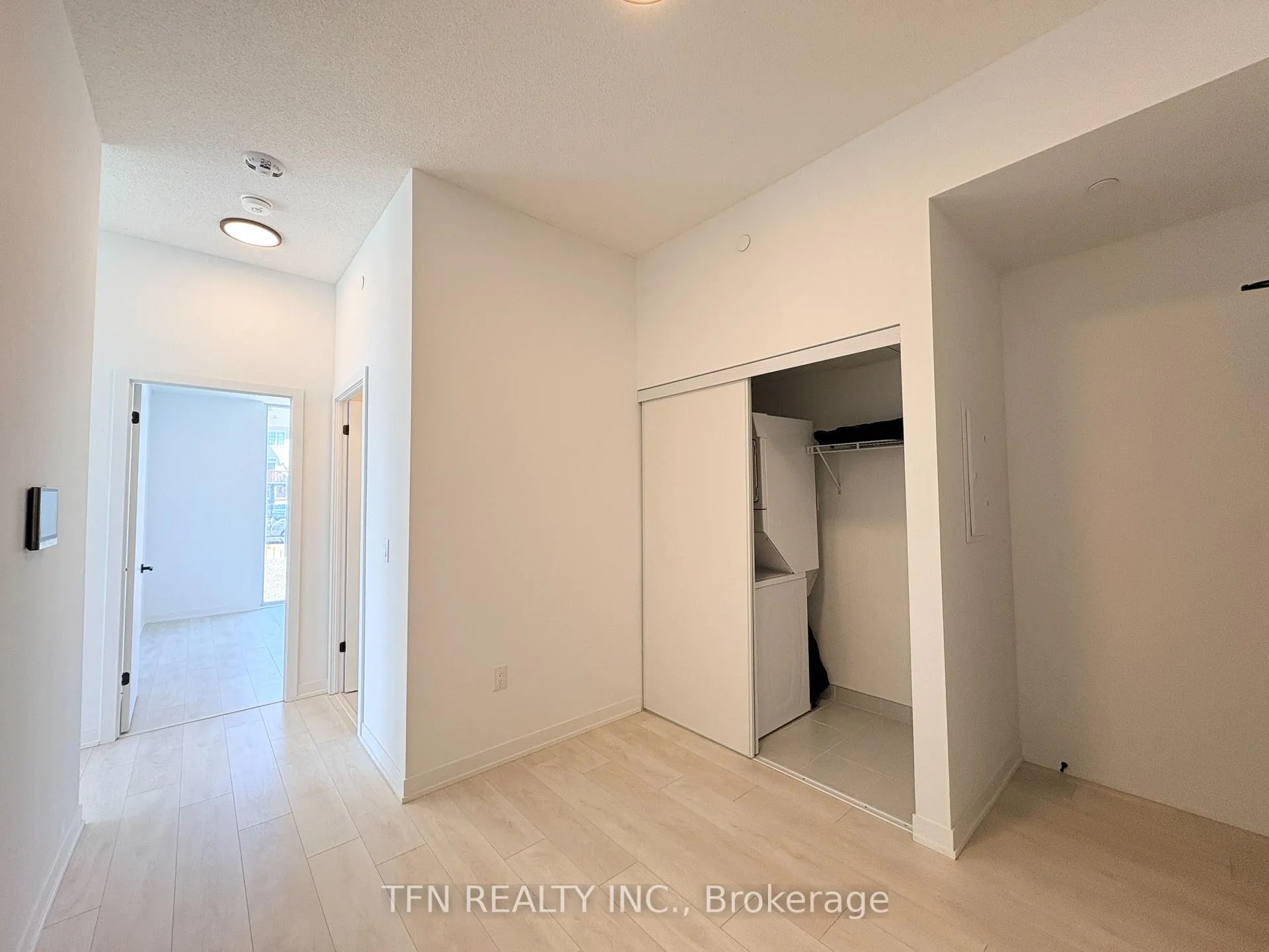 Photo 10 of Unit 104, 4878 Powers Common, Burlington, Alton — HOMEH